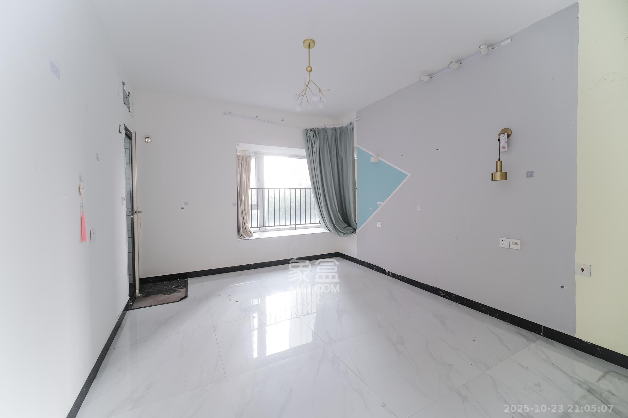 保利香槟国际  4室2厅2卫    108.0万 保利香槟国际  4室2厅2卫    108.0万卧室