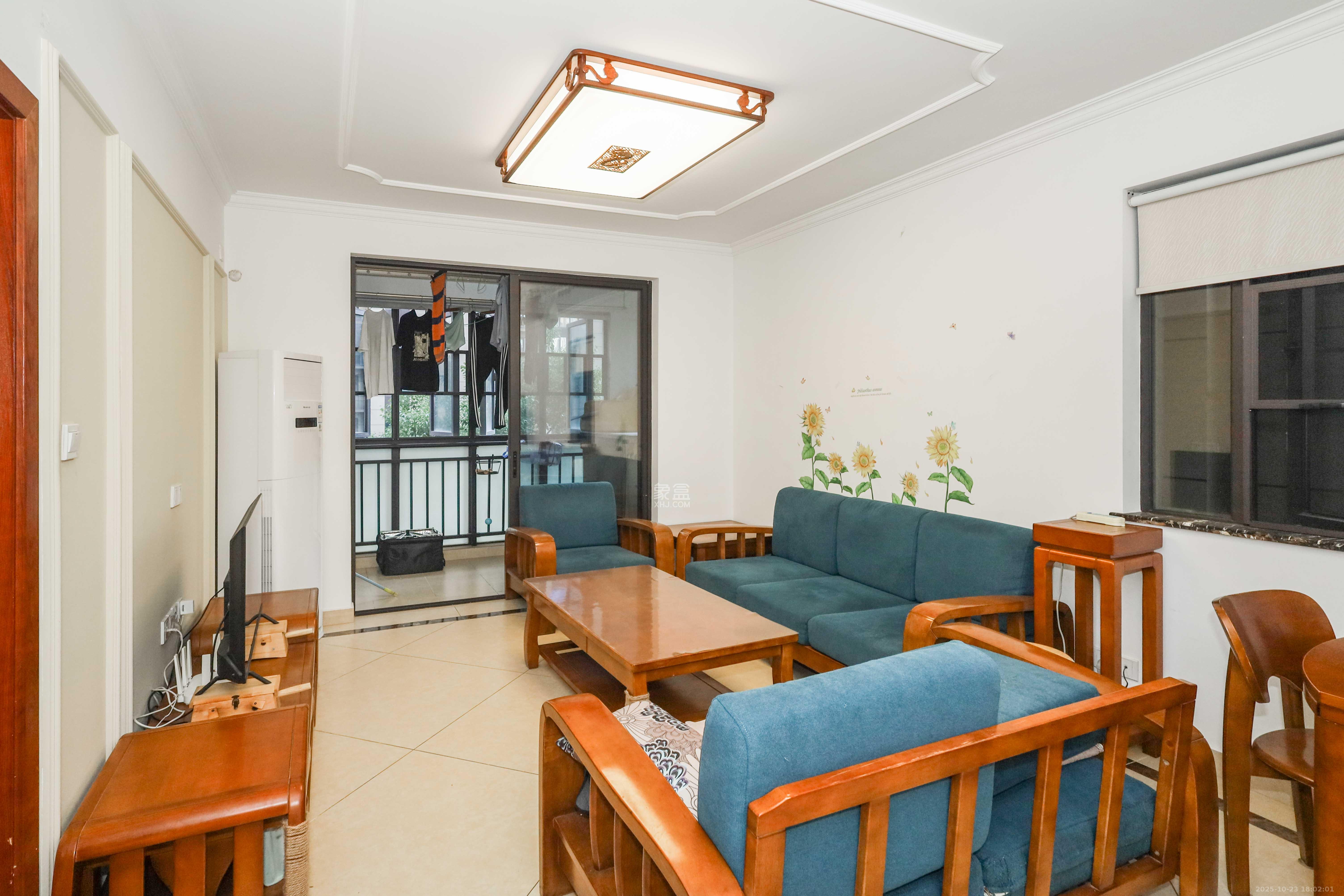 中国铁建梅溪青秀二期  3室2厅2卫    108.0万客厅