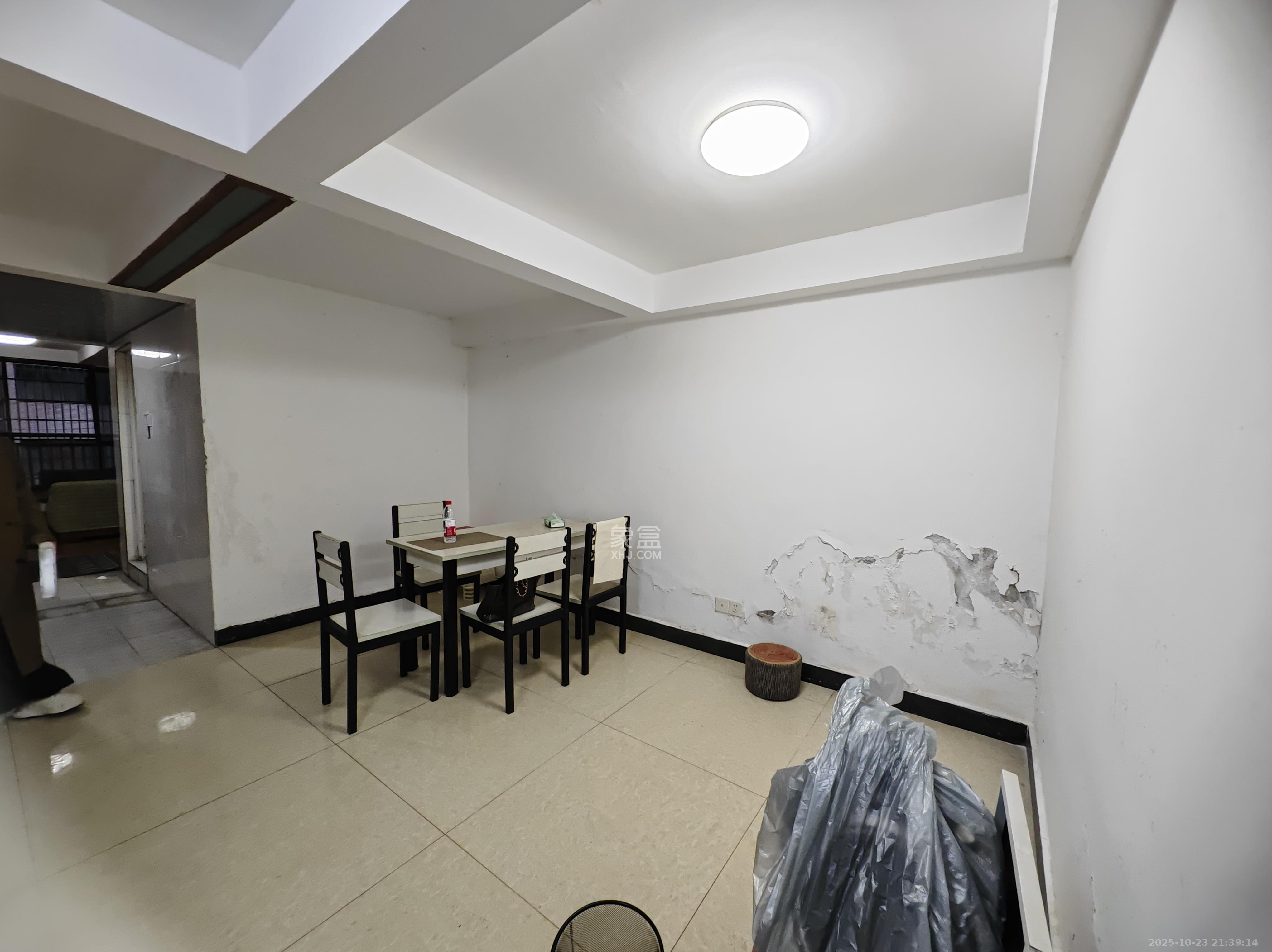 QQ生活馆  2室1厅1卫    2200.0元/月室内图