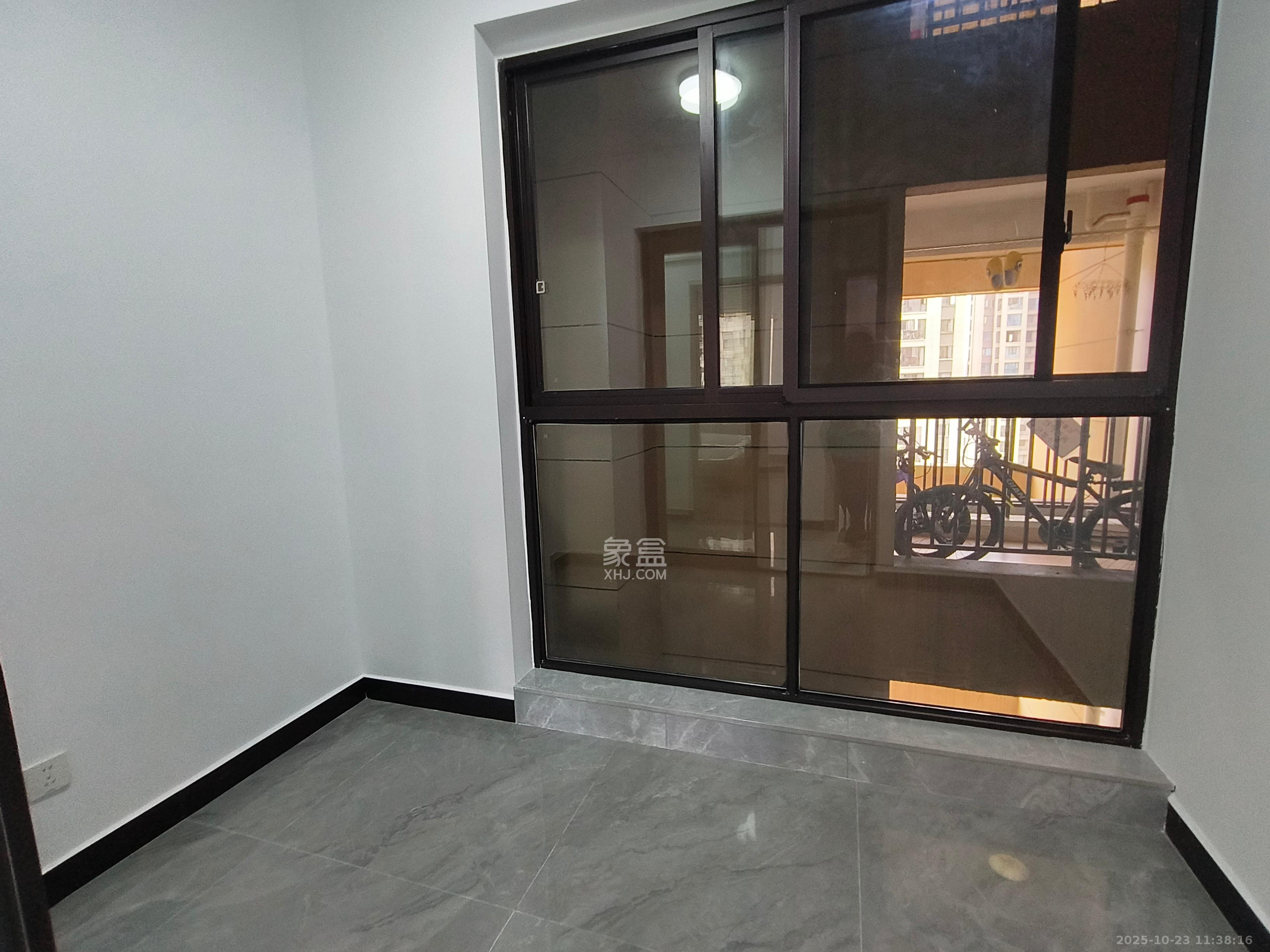 绿地新都会 3室2厅1卫 2100.0元/月 绿地新都会 3室2厅1卫 2100.0元/月室内图