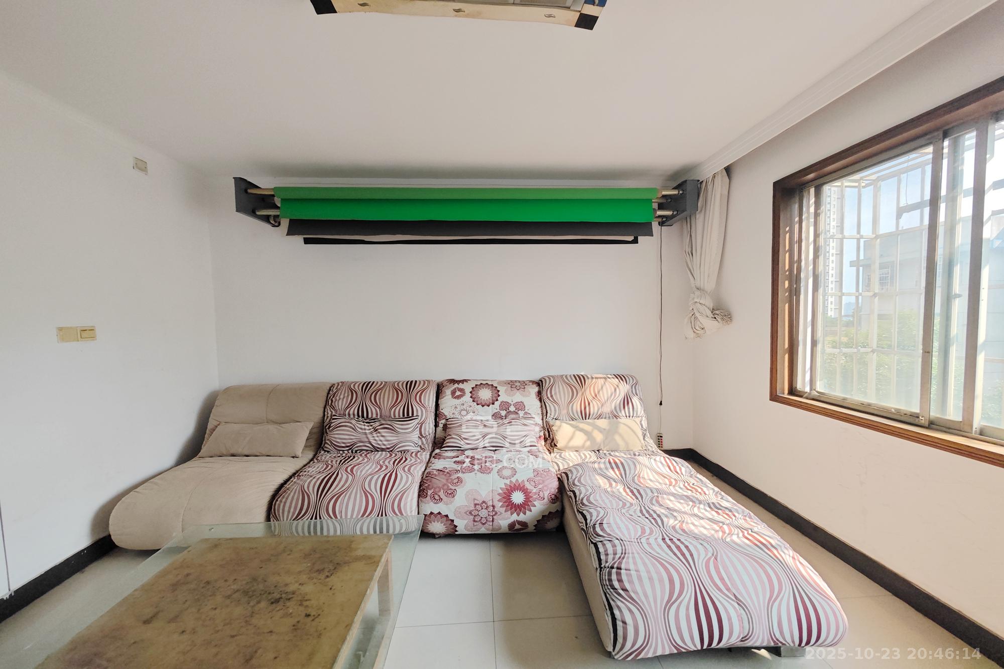 湖工家园  3室2厅1卫    68.8万客厅