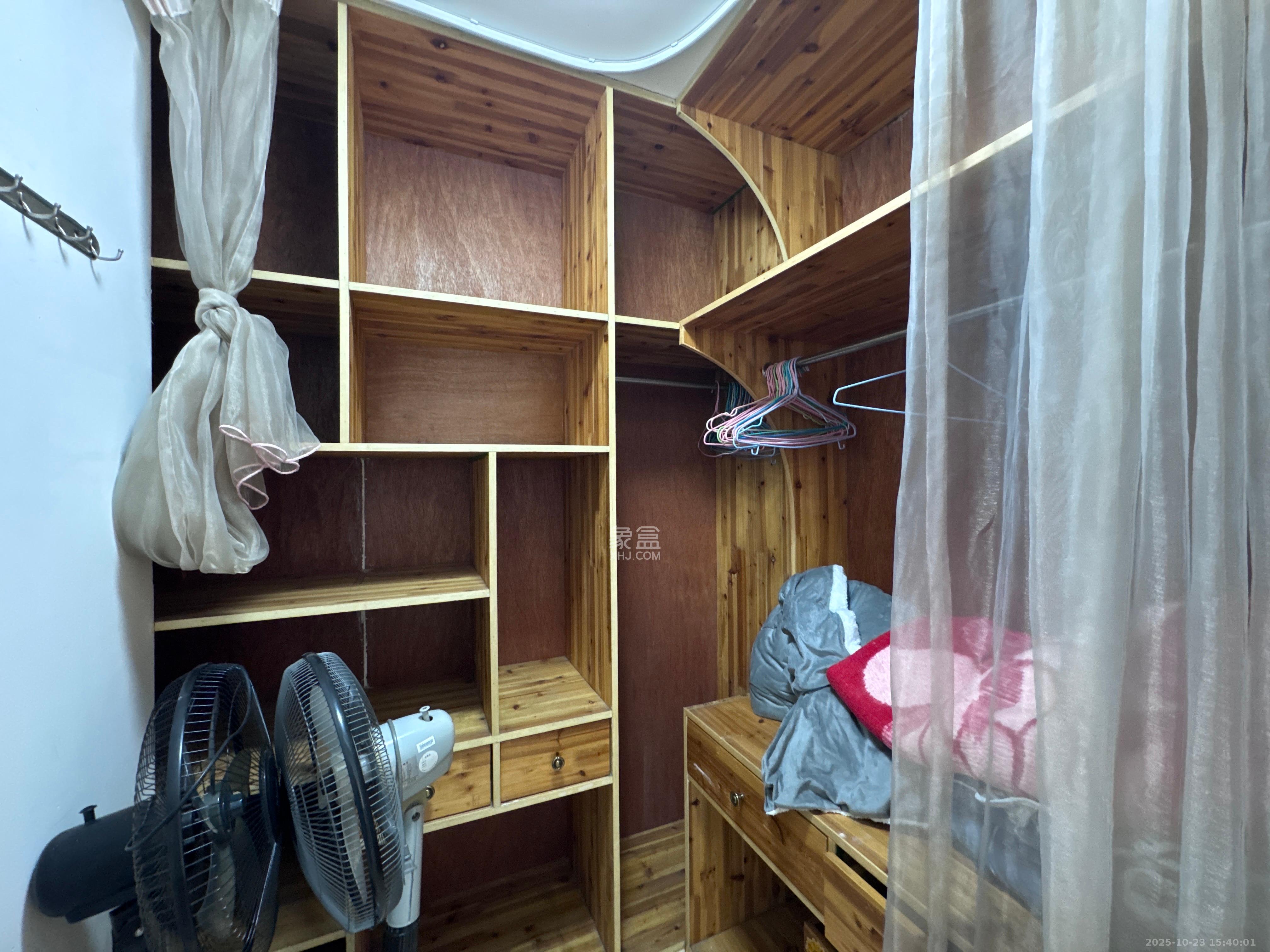 岳泰理想城  3室2厅1卫    2700.0元/月室内图