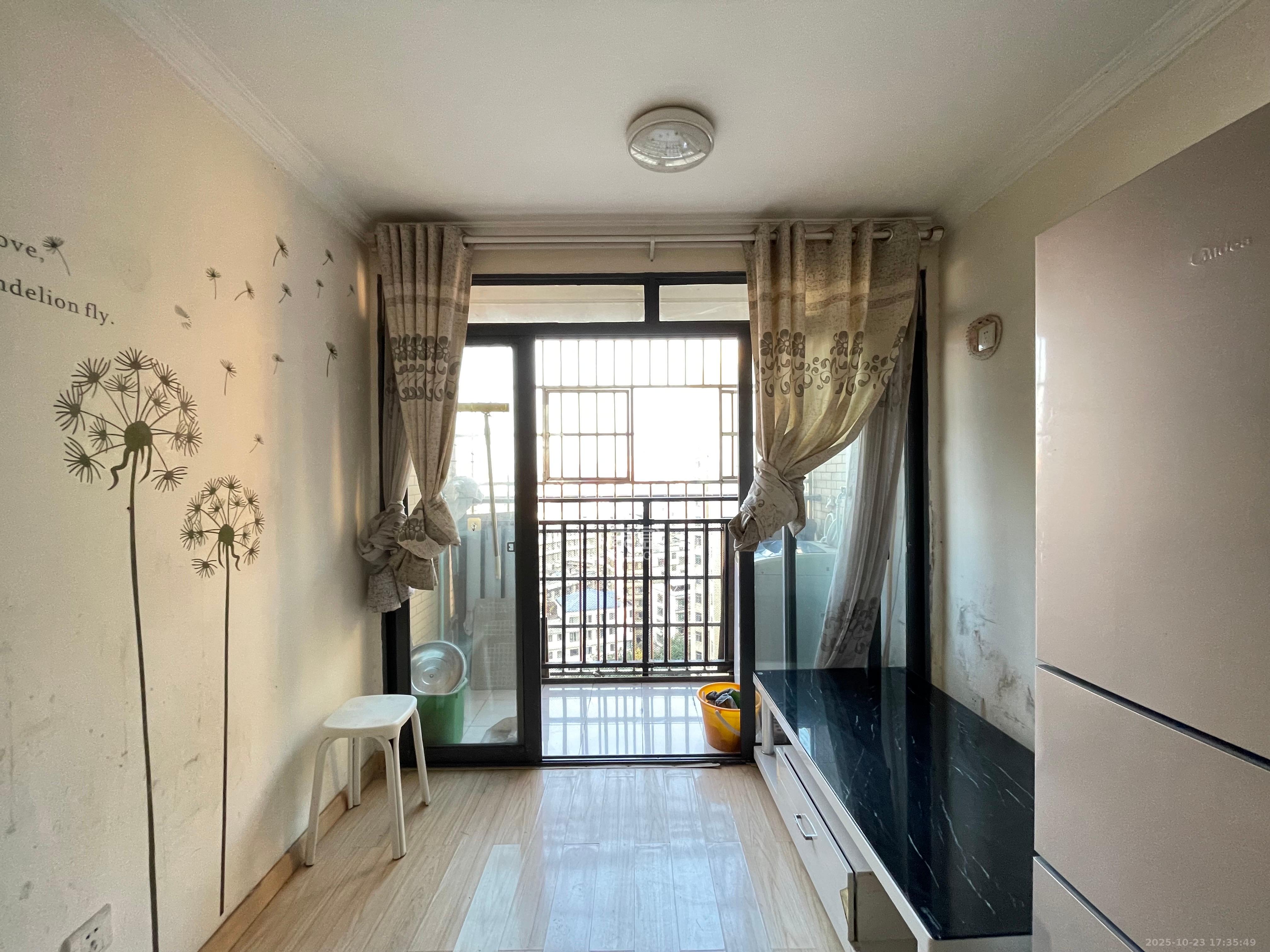 西铁馨寓(西铁领寓)  2室1厅1卫    1800.0元/月 西铁馨寓(西铁领寓)  2室1厅1卫    1800.0元/月室内图