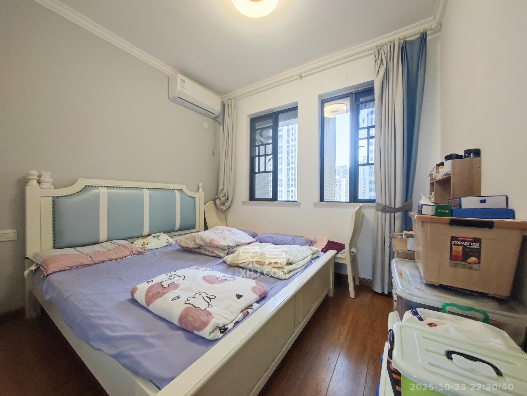 长房半岛蓝湾（观山月）  3室2厅2卫    100.0万卧室