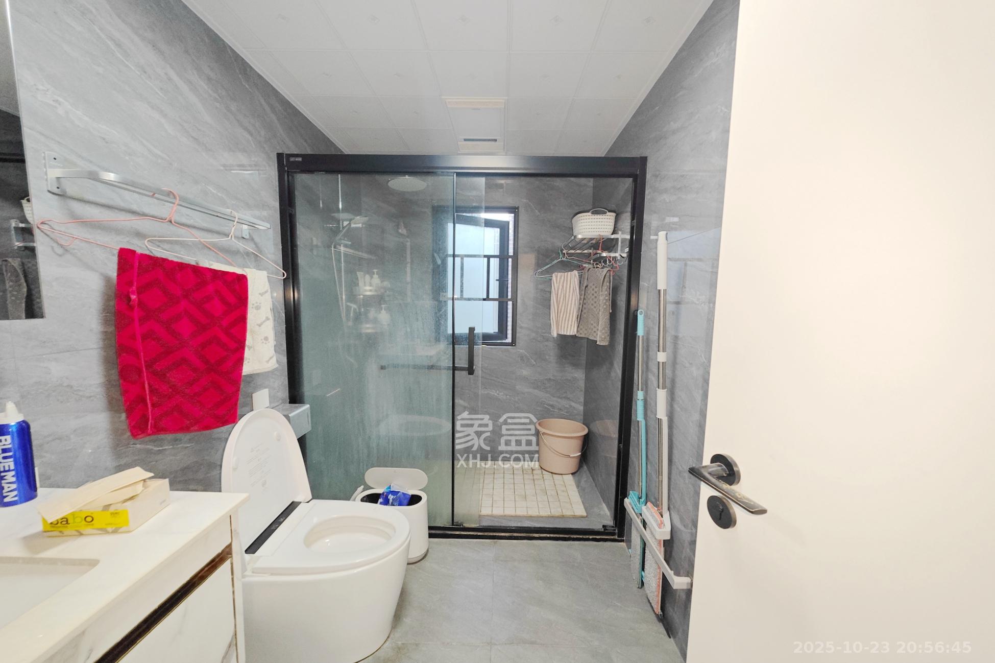 保利大都汇一期、二期  4室2厅1卫    155.0万其他