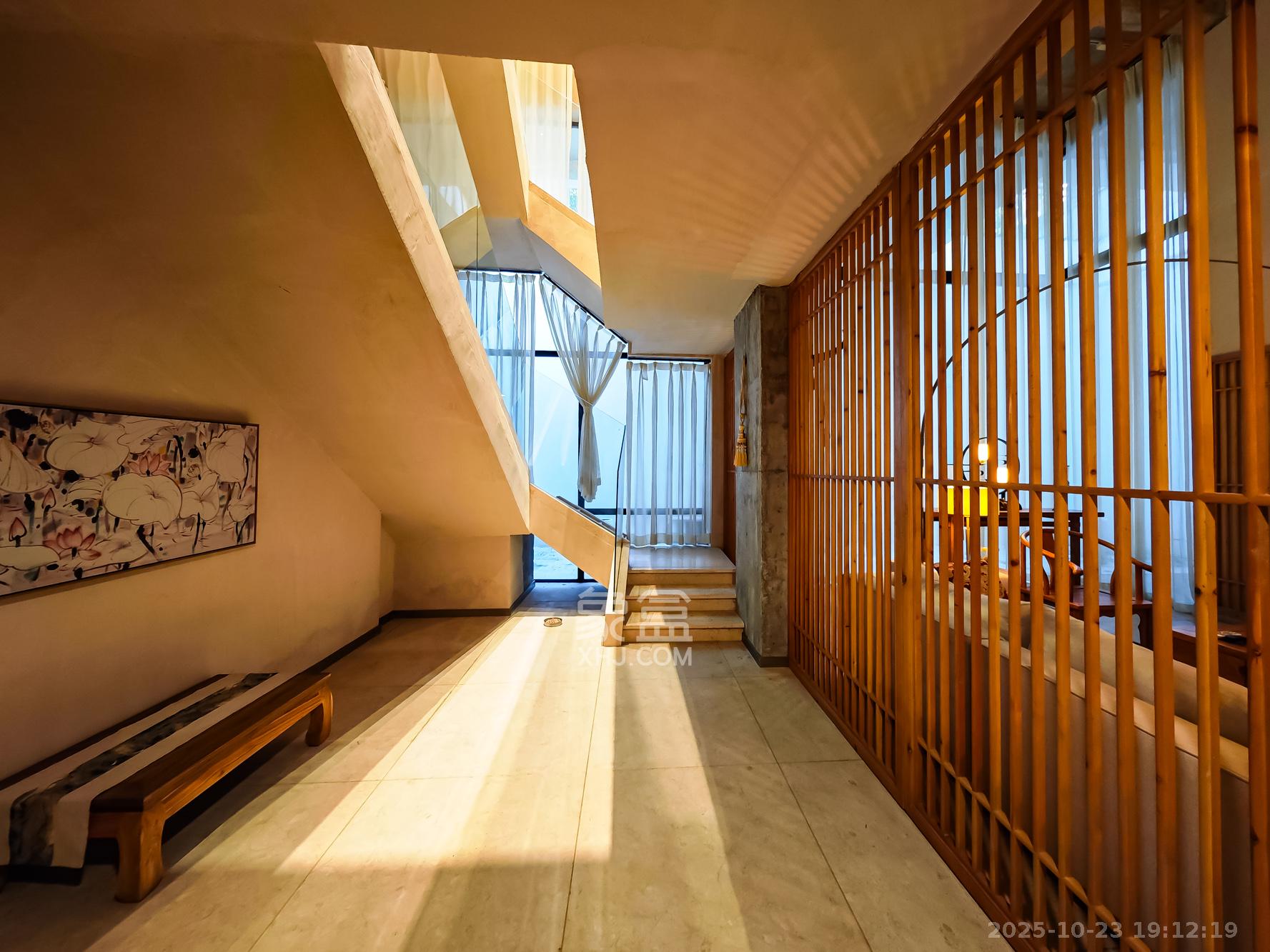 绿地海外滩一期  5室2厅3卫    380.0万其他