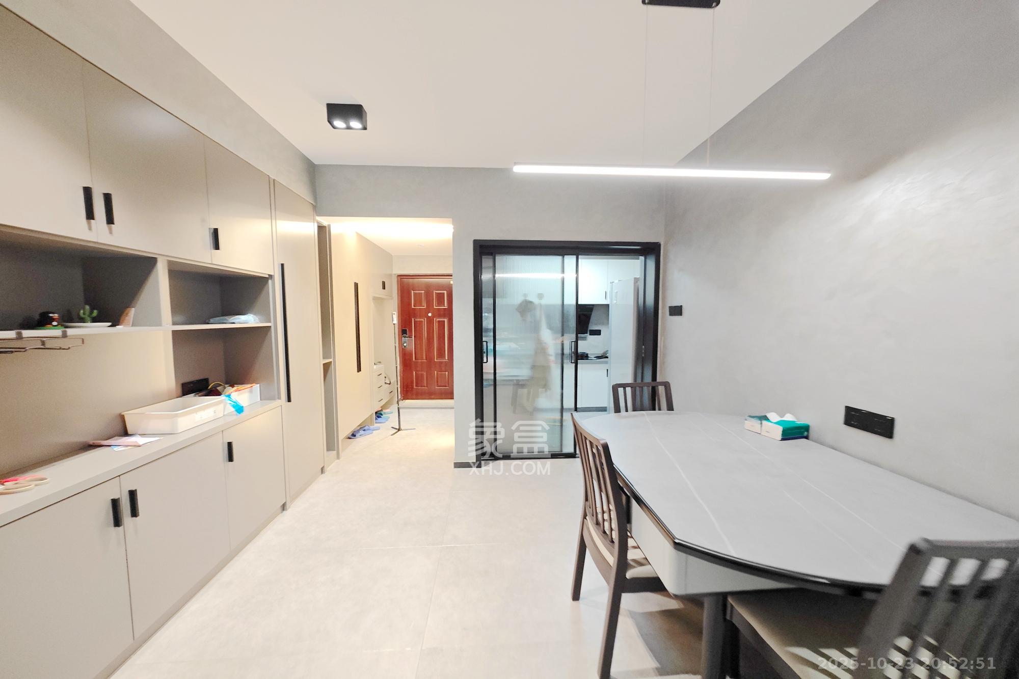 保利大都汇一期、二期 4室2厅2卫 165.0万 保利大都汇一期、二期 4室2厅2卫 165.0万客厅