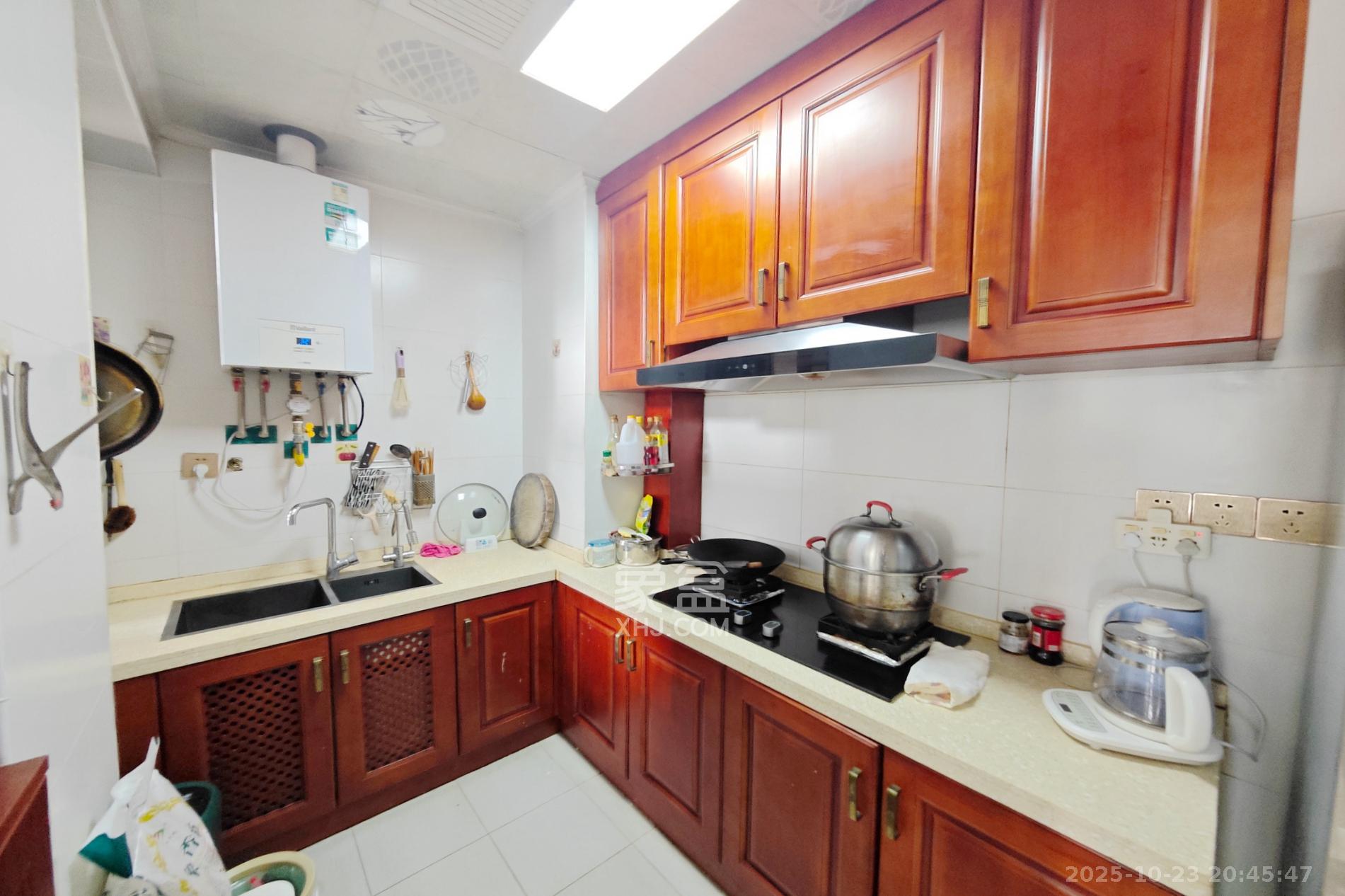 建发中央悦府  3室2厅2卫    126.0万厨房