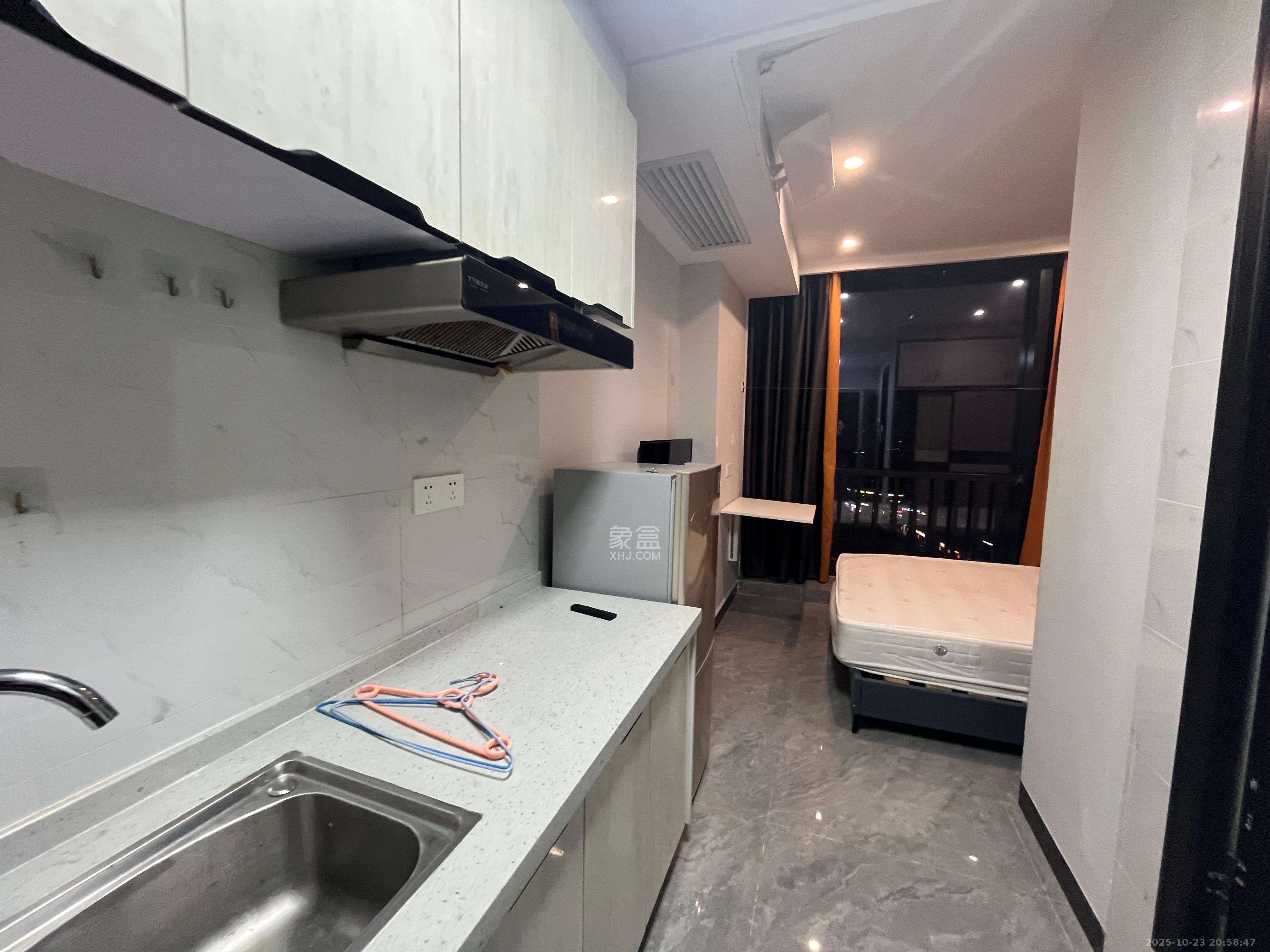 中一鲲出（鲲鹏府）  1室1厅1卫    1400.0元/月室内图