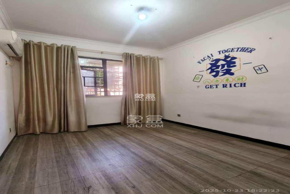 月亮湾草莓街区一、二期 4室2厅1卫 2400.0元/月 月亮湾草莓街区一、二期 4室2厅1卫 2400.0元/月室内图