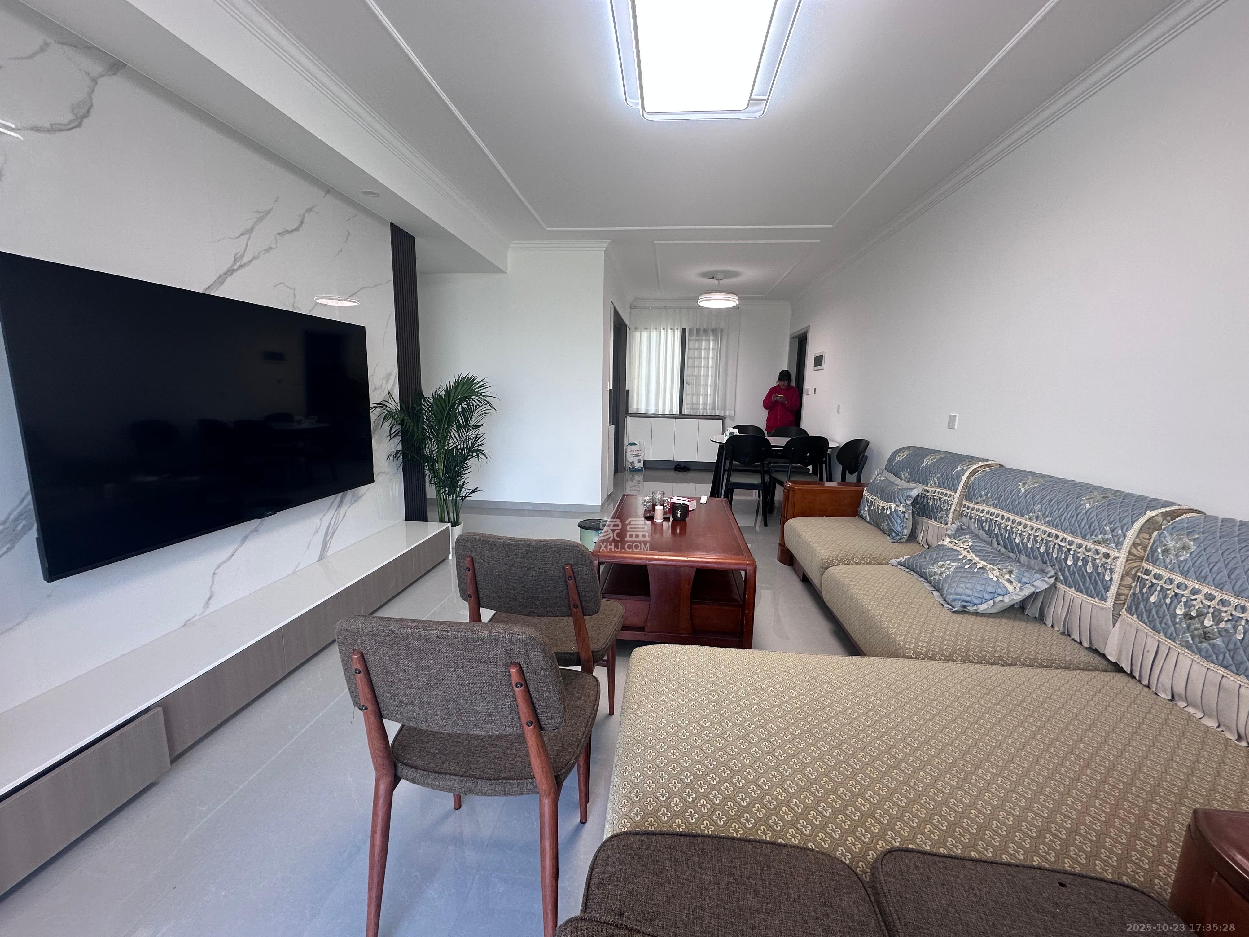 和景家园二期  3室2厅2卫    2800.0元/月室内图