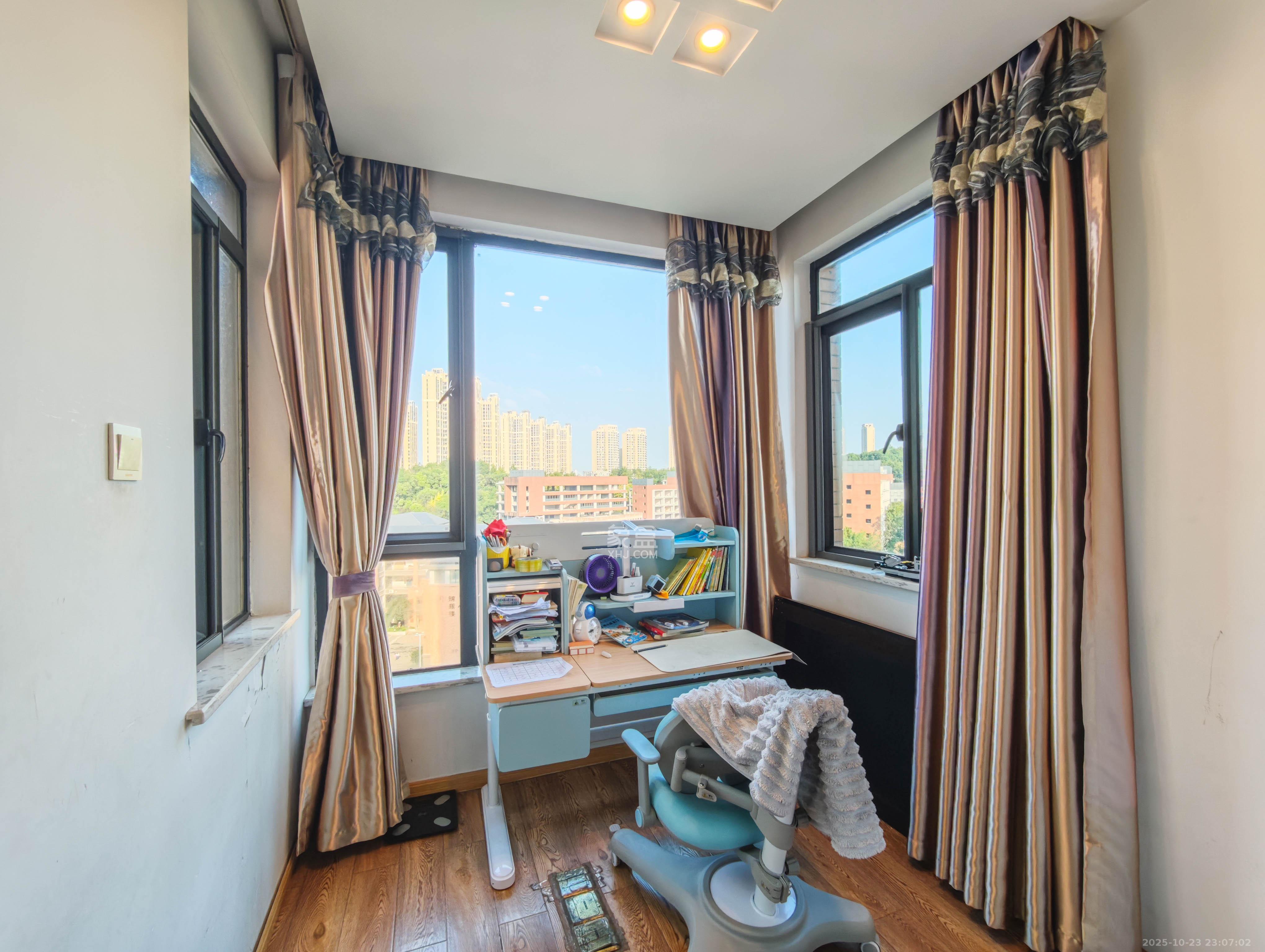 长房南屏锦源  4室2厅2卫    115.0万阳台