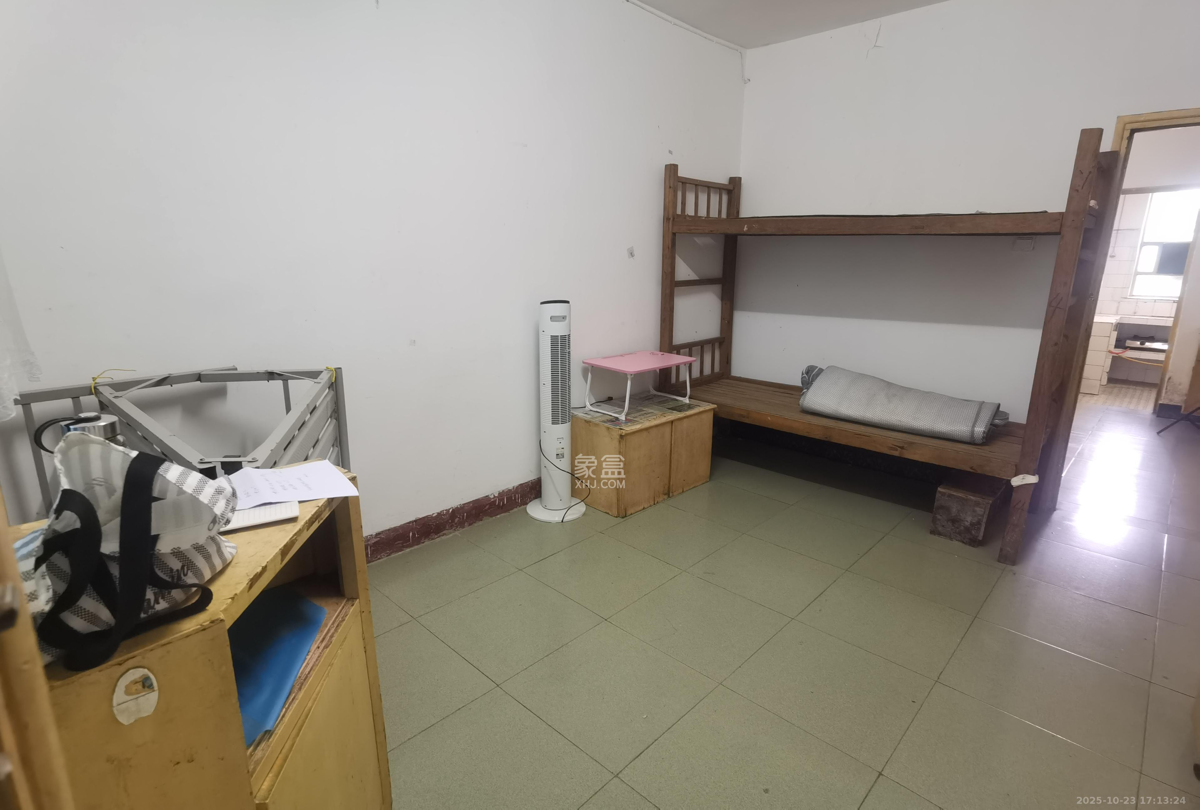 东风路地税局  4室1厅1卫    1500.0元/月室内图