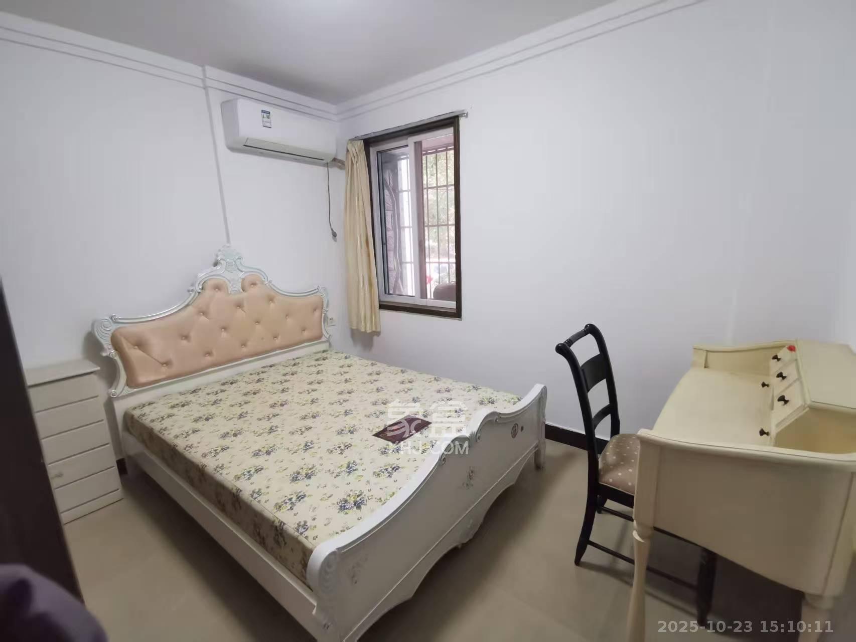 玛依拉山庄  3室2厅1卫    2700.0元/月 玛依拉山庄  3室2厅1卫    2700.0元/月室内图