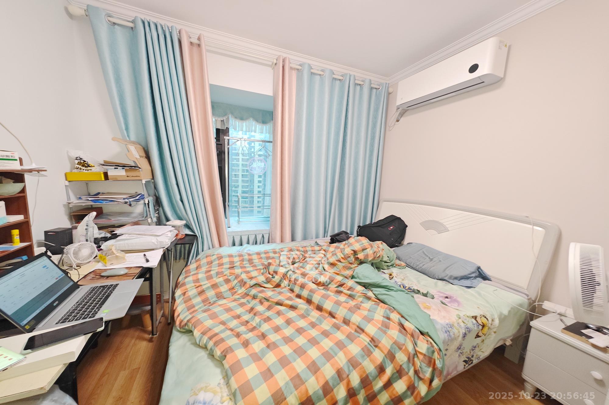 保利大都汇一期、二期  4室2厅1卫    155.0万卧室