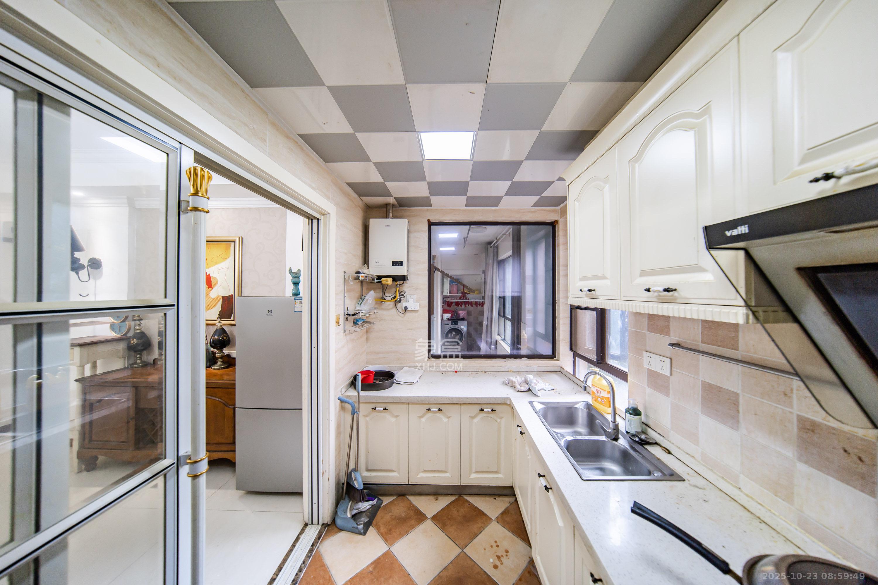 洋湖18克拉(旷远洋湖18克拉) 4室2厅2卫 3500.0元/月 洋湖18克拉(旷远洋湖18克拉) 4室2厅2卫 3500.0元/月室内图