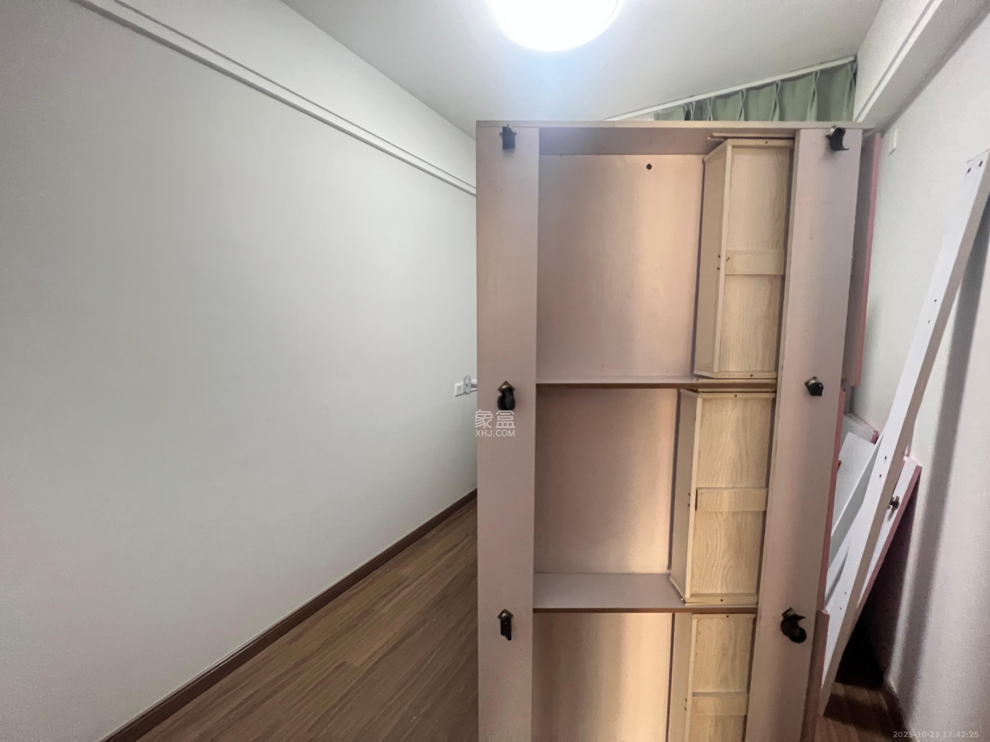 保利香槟国际  4室2厅2卫    2200.0元/月室内图