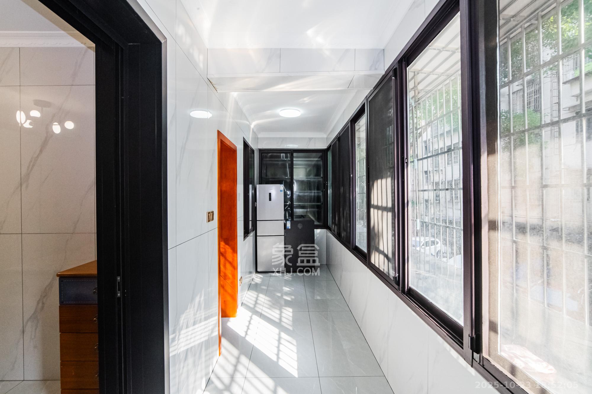 陈家湖小区  1室0厅0卫    88.0万阳台