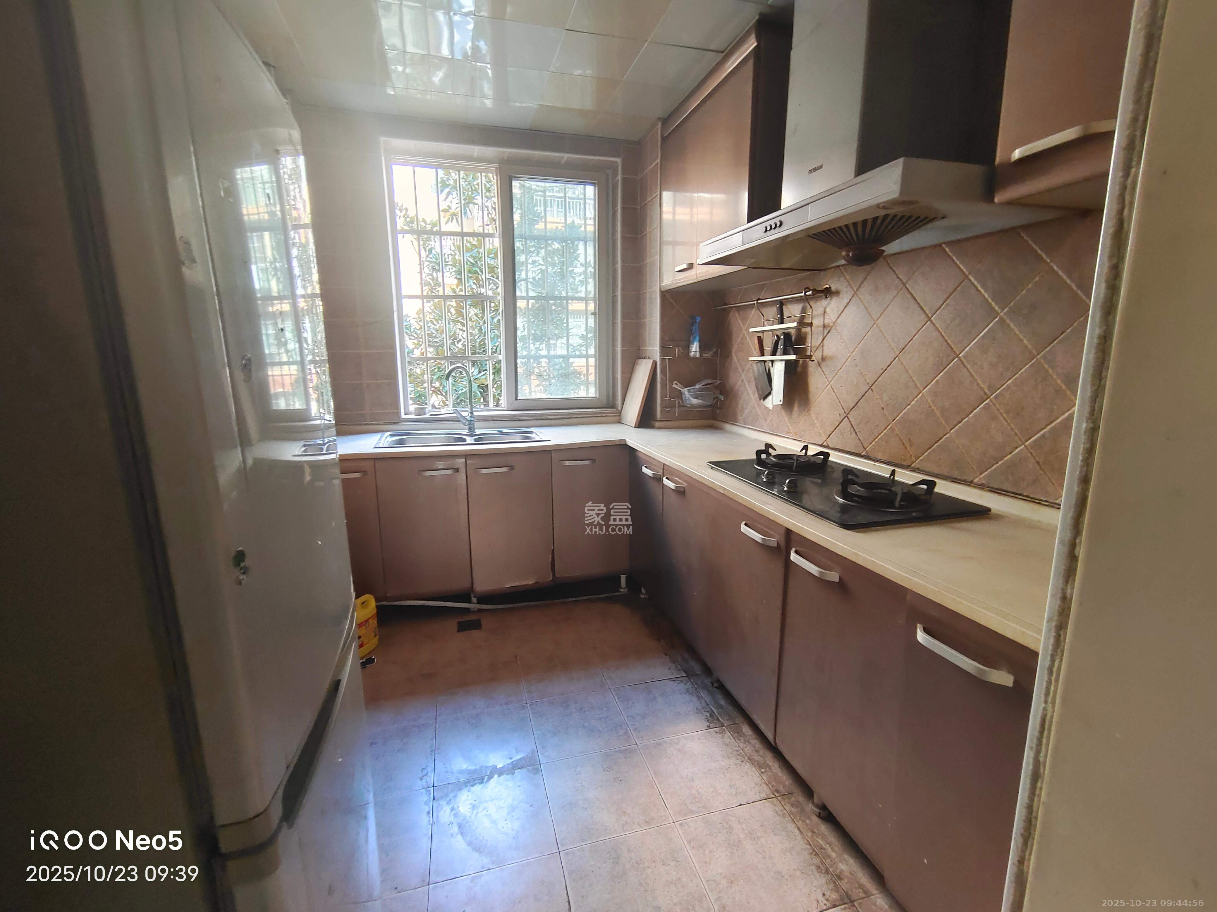 鄱阳小区  1室0厅0卫    1400.0元/月