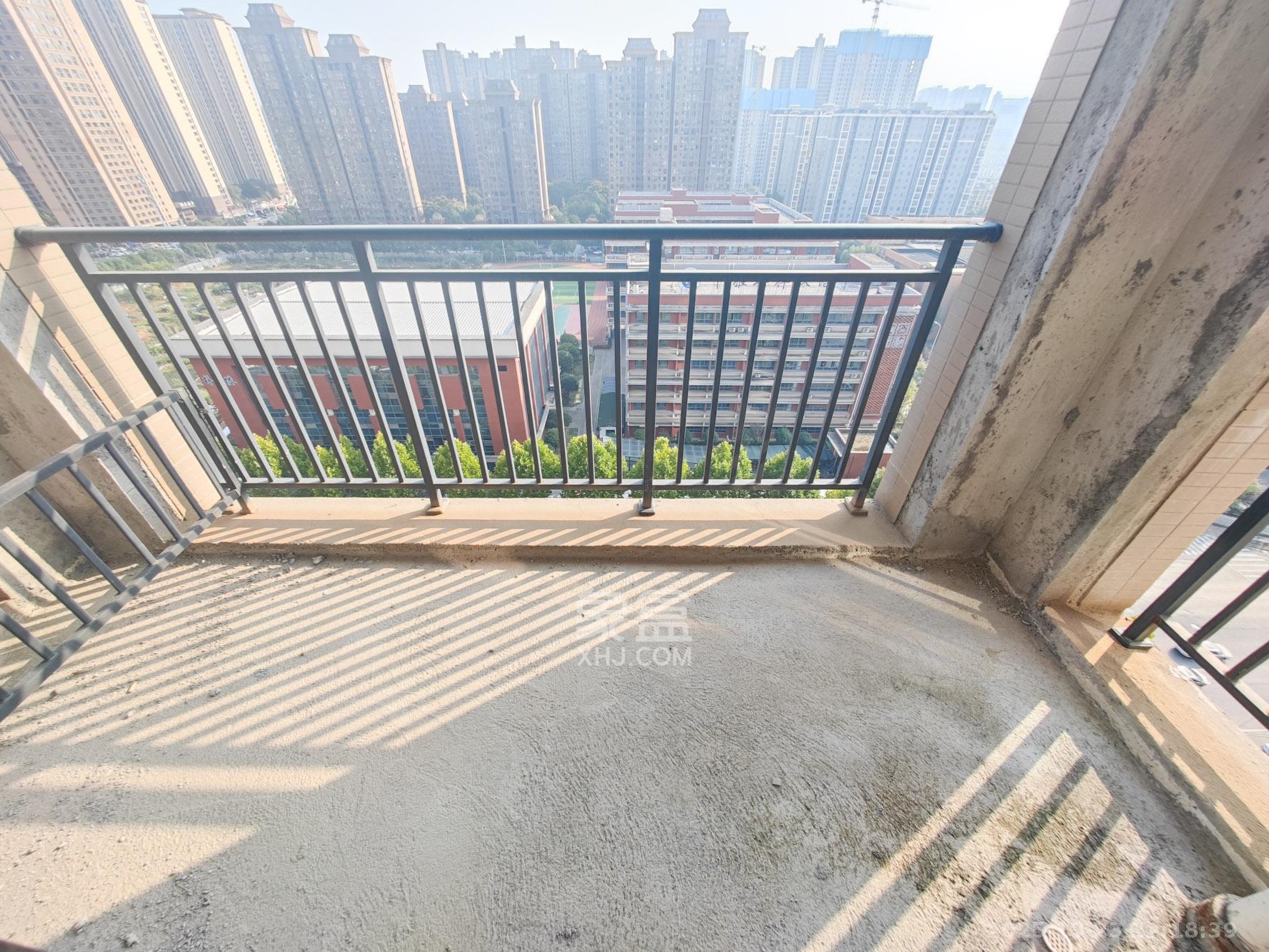 云开壹品樾玺  3室2厅2卫    87.0万阳台