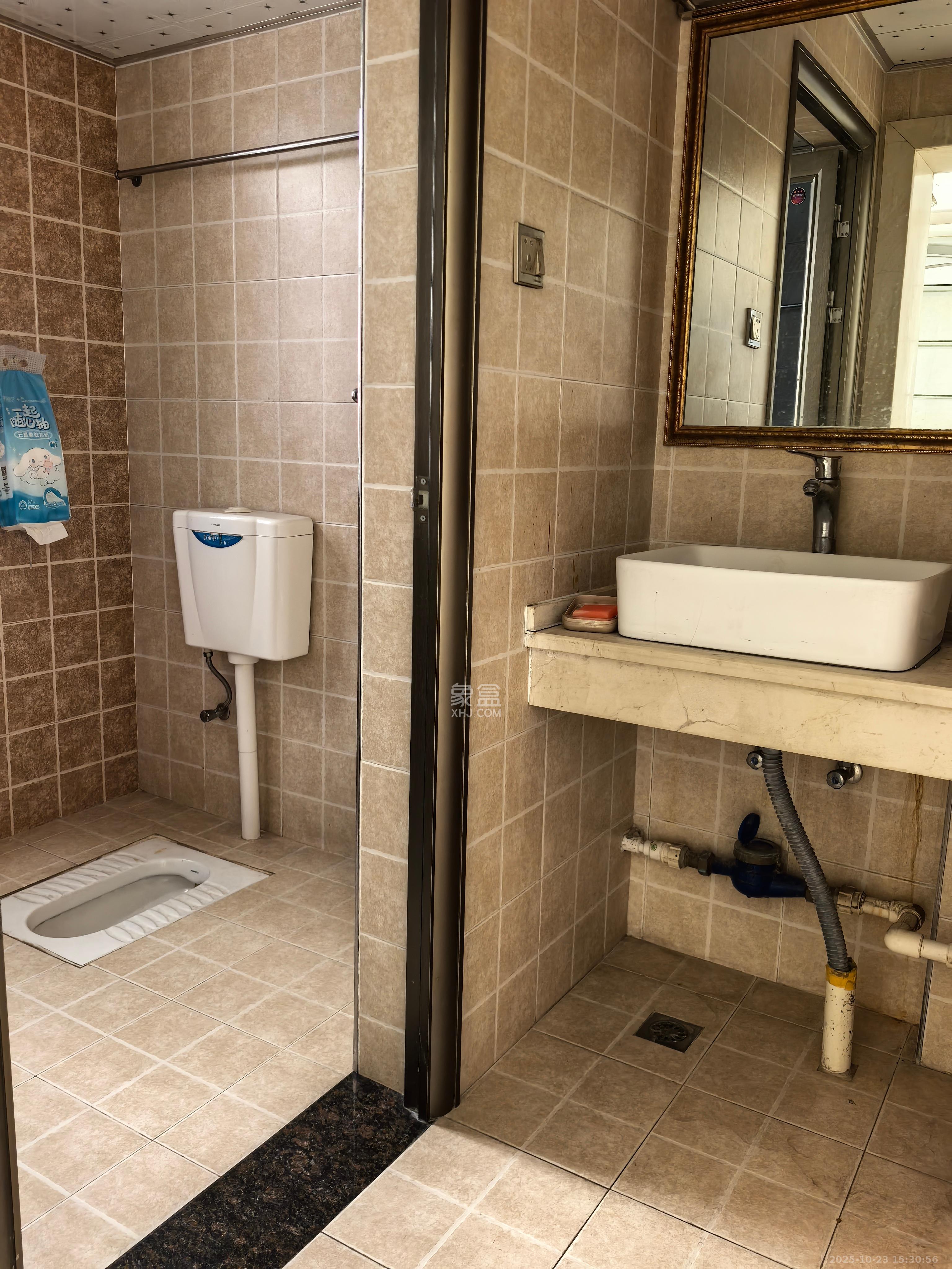 圣力华苑  4室2厅2卫    2000.0元/月室内图