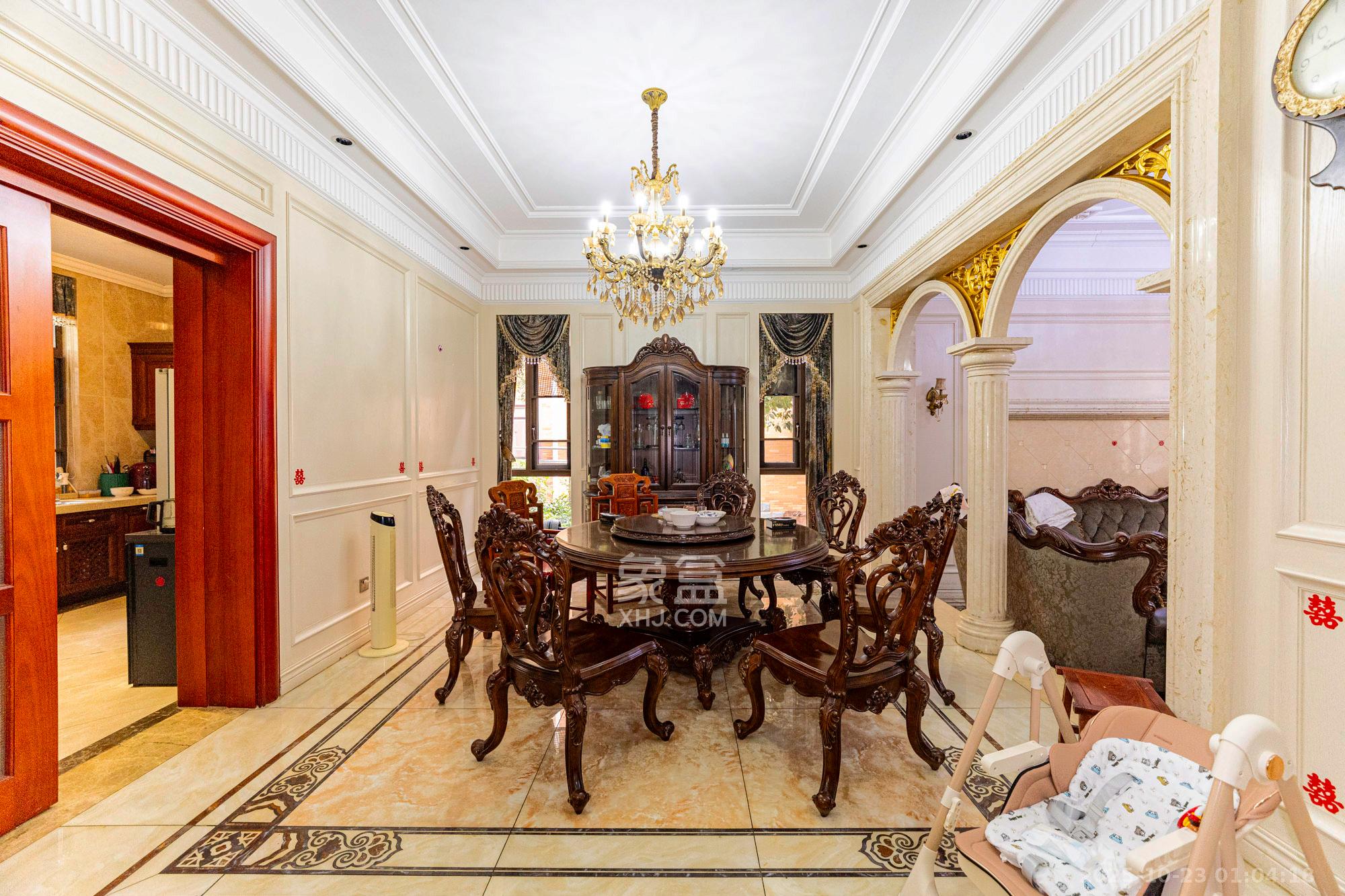 湘龙家园  8室3厅3卫    528.0万 湘龙家园  8室3厅3卫    528.0万客厅