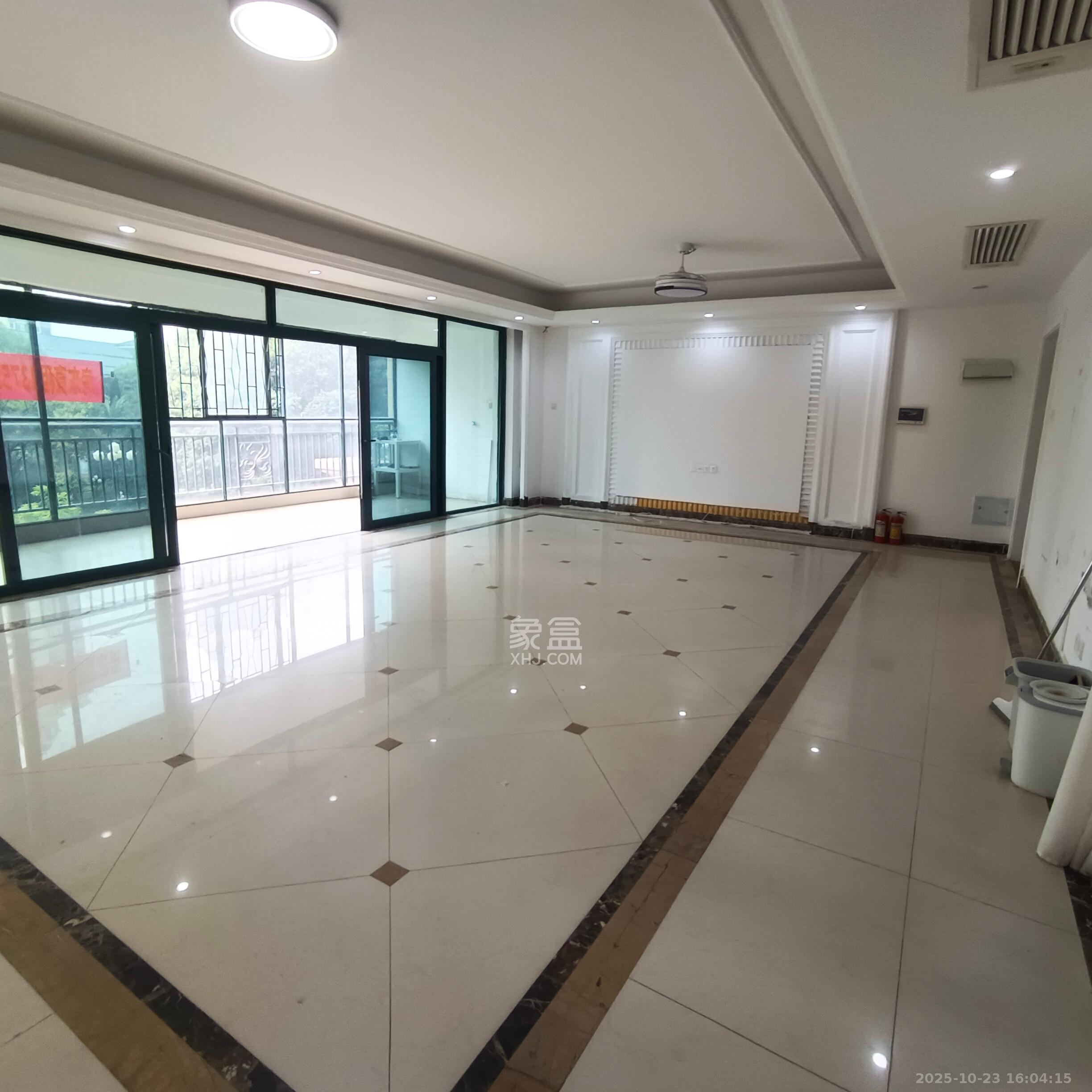 恒大雅苑  5室2厅2卫    8000.0元/月 恒大雅苑  5室2厅2卫    8000.0元/月室内图