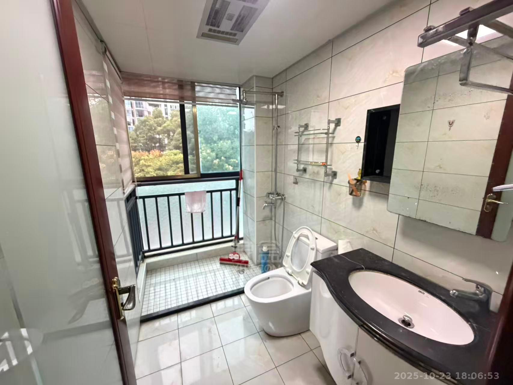 山水国际 5室2厅1卫 4000.0元/月 山水国际 5室2厅1卫 4000.0元/月室内图