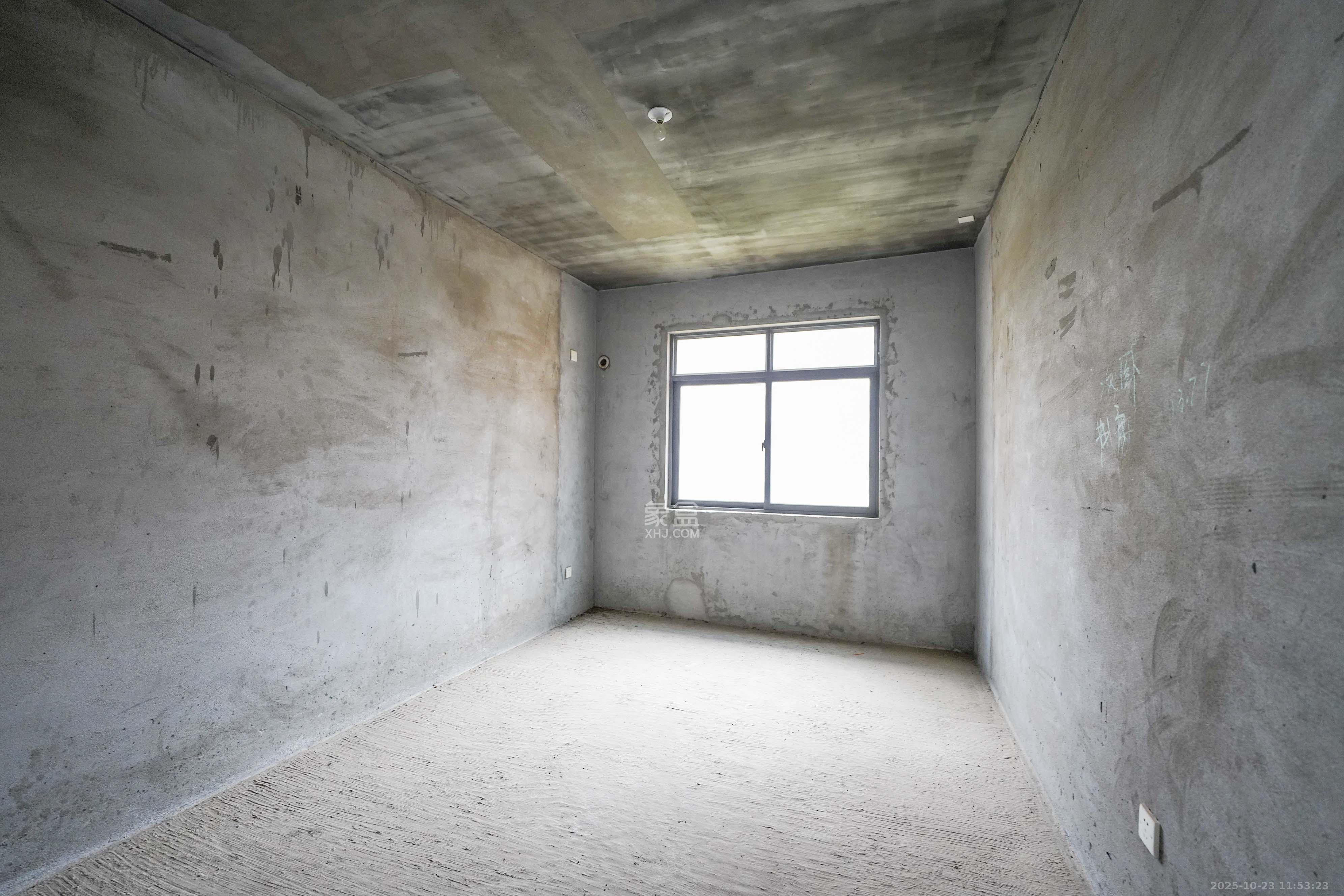 山水嘉园  5室2厅2卫    93.0万卧室