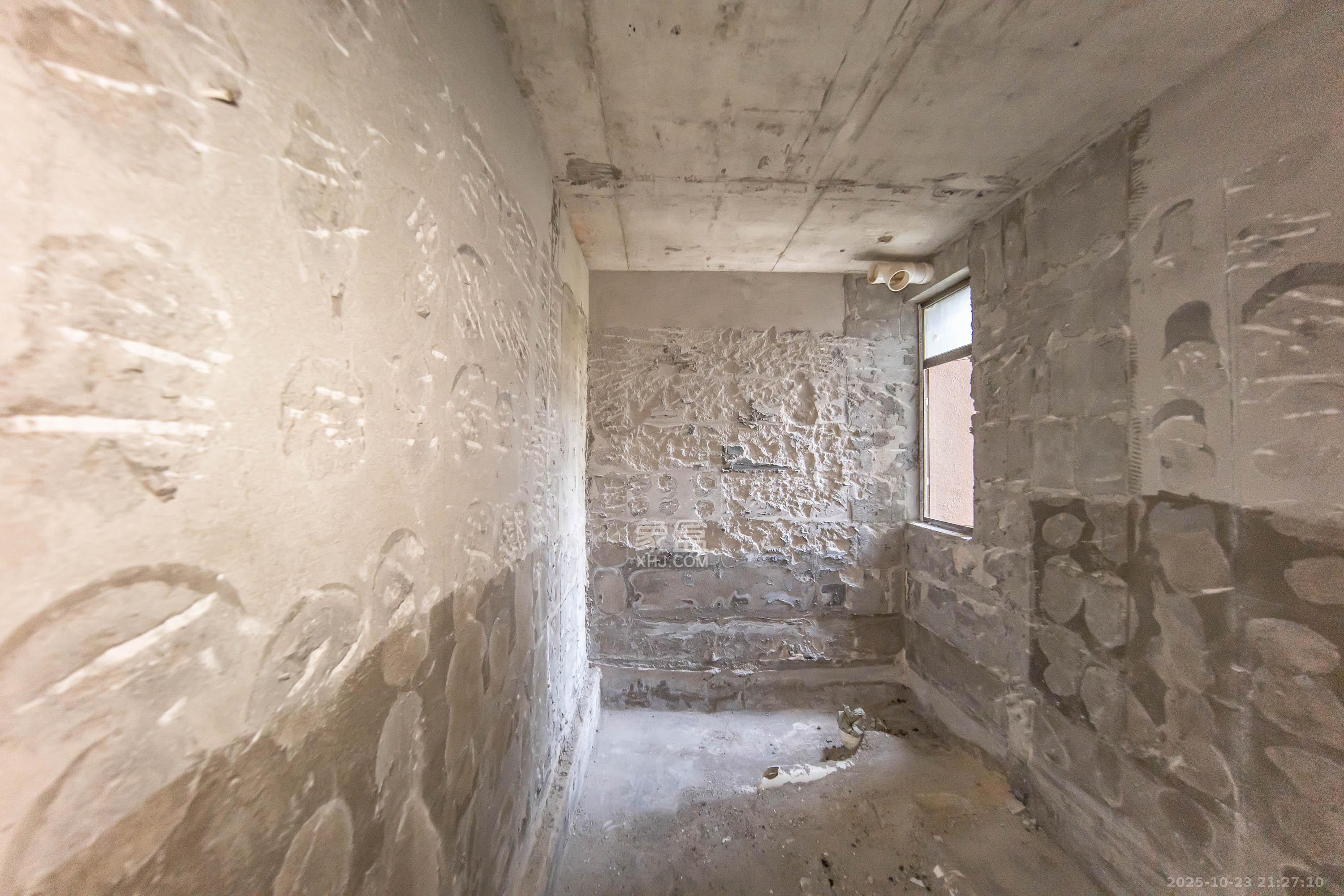 江山帝景哈佛  5室2厅2卫    103.8万卫生间