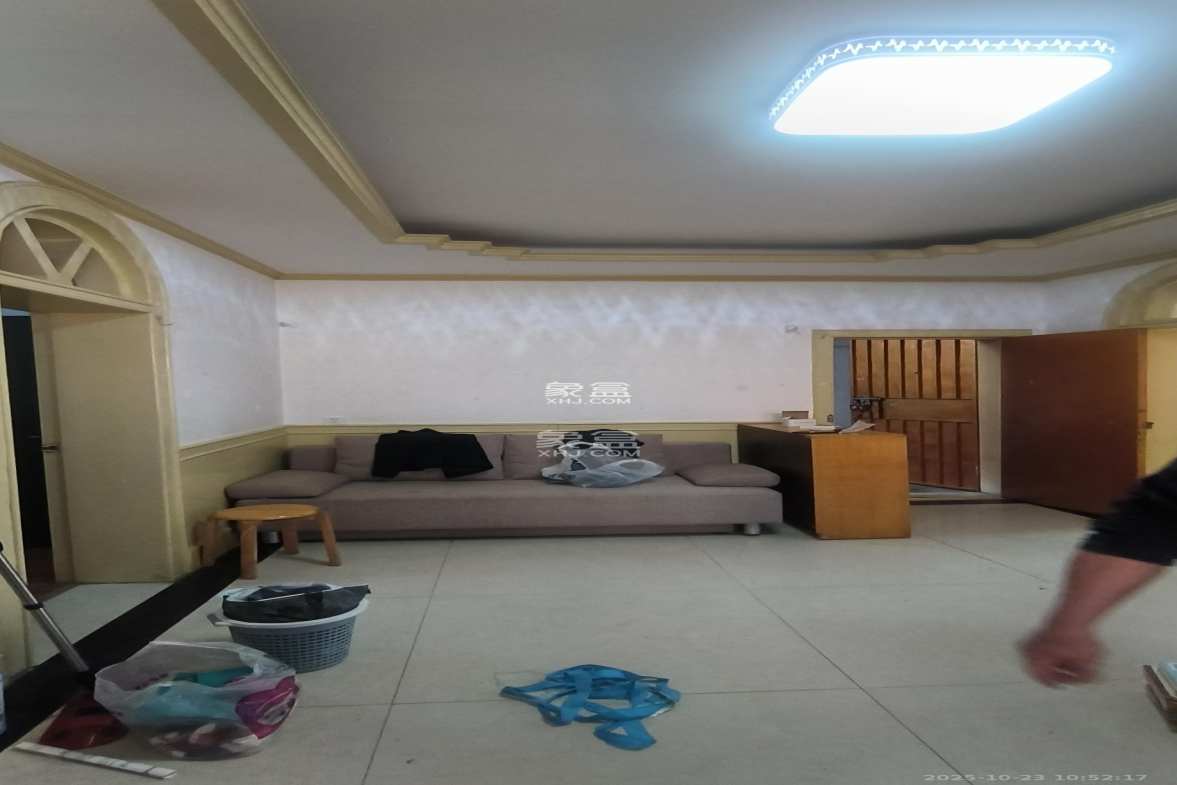 红旗区四片 3室2厅1卫 2200.0元/月 红旗区四片 3室2厅1卫 2200.0元/月室内图