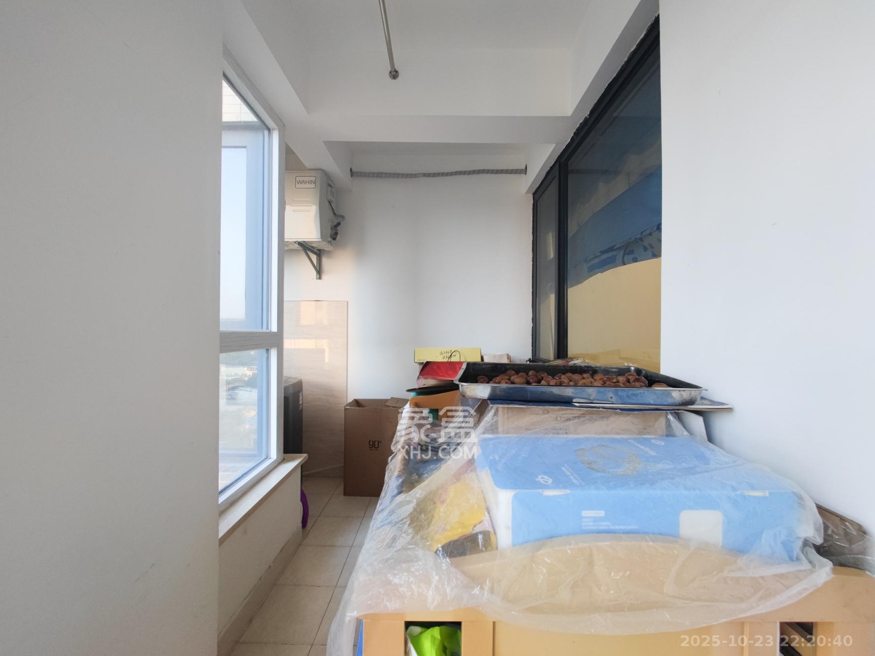 长房半岛蓝湾（观山月）  3室2厅2卫    100.0万阳台