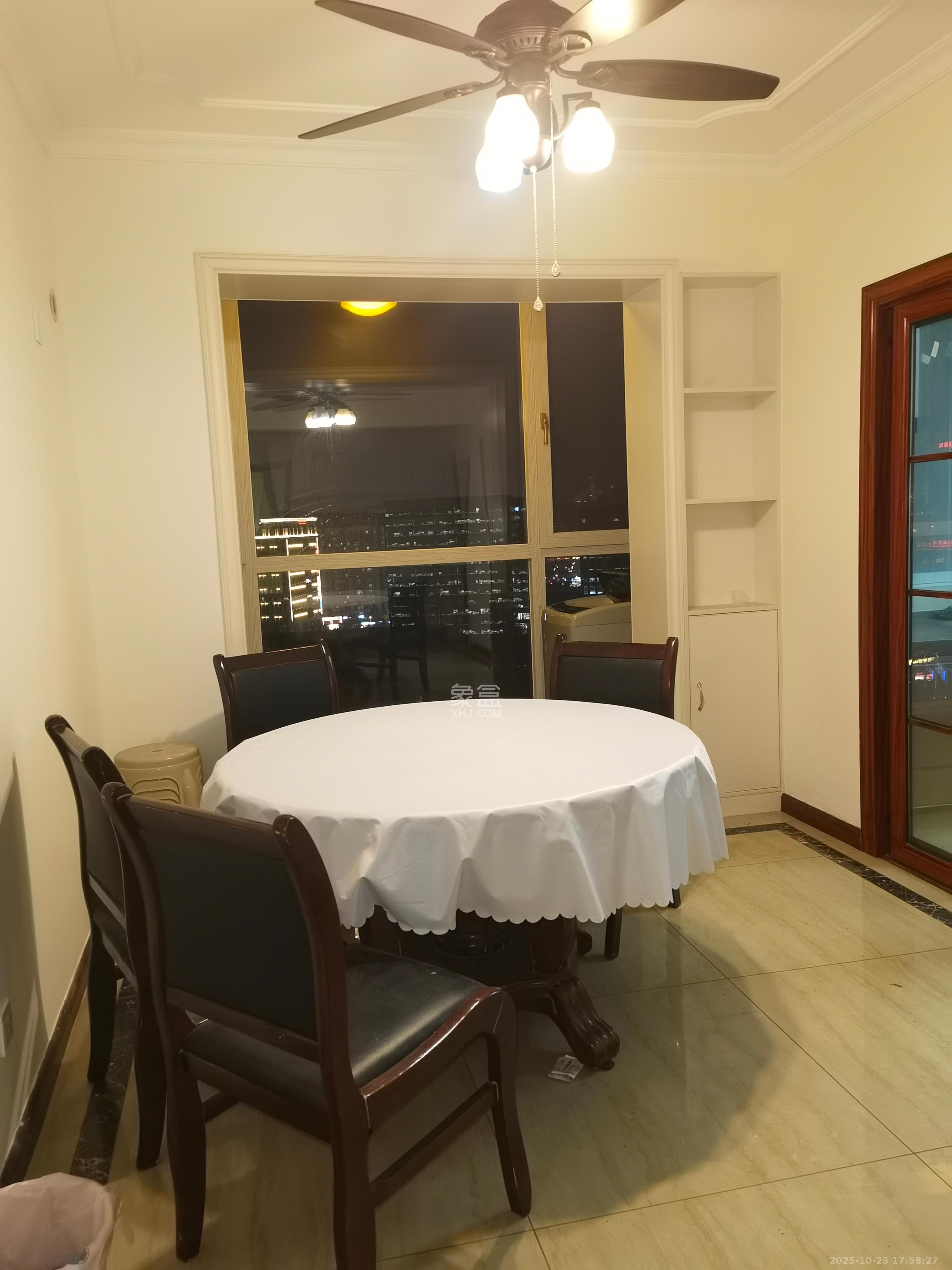 洋湖和园(福联嘉苑)  3室2厅2卫    2600.0元/月 洋湖和园(福联嘉苑)  3室2厅2卫    2600.0元/月室内图