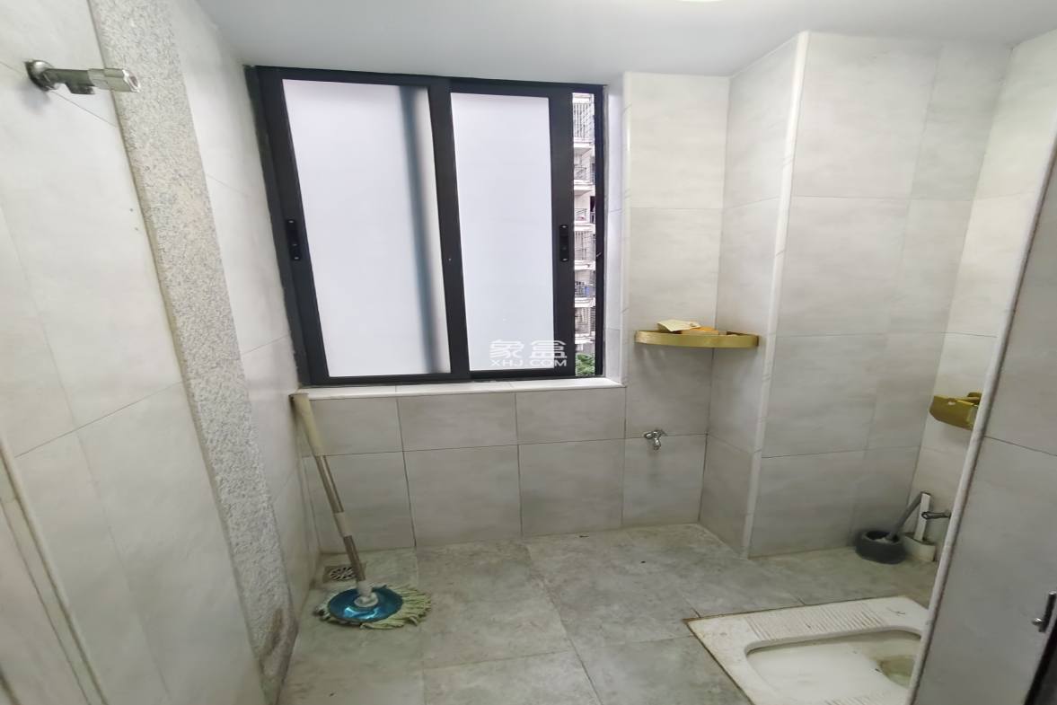 西岭华庭 4室2厅2卫 4200.0元/月 西岭华庭 4室2厅2卫 4200.0元/月室内图