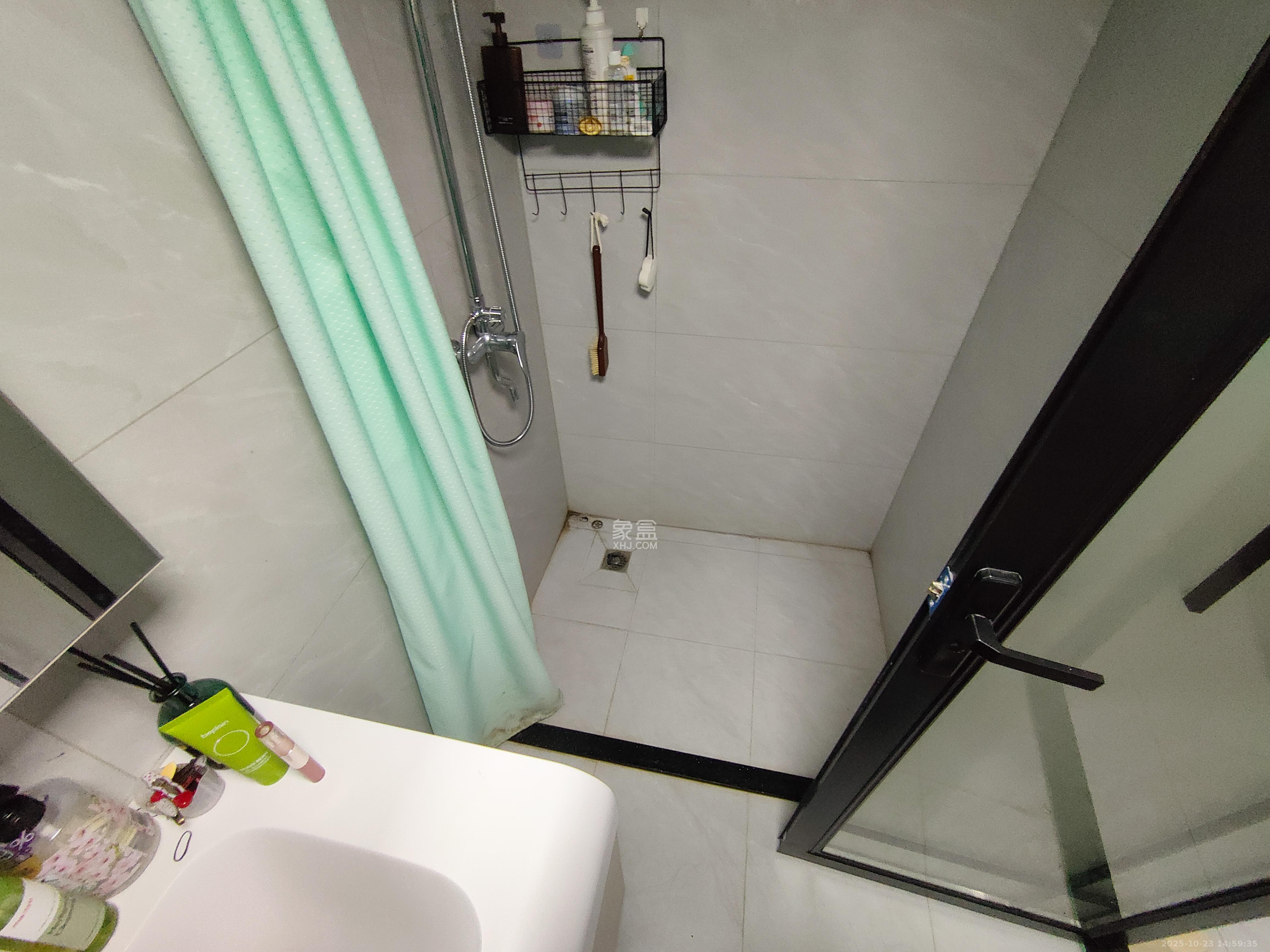 中交广场公寓  2室1厅1卫    2200.0元/月 中交广场公寓  2室1厅1卫    2200.0元/月室内图