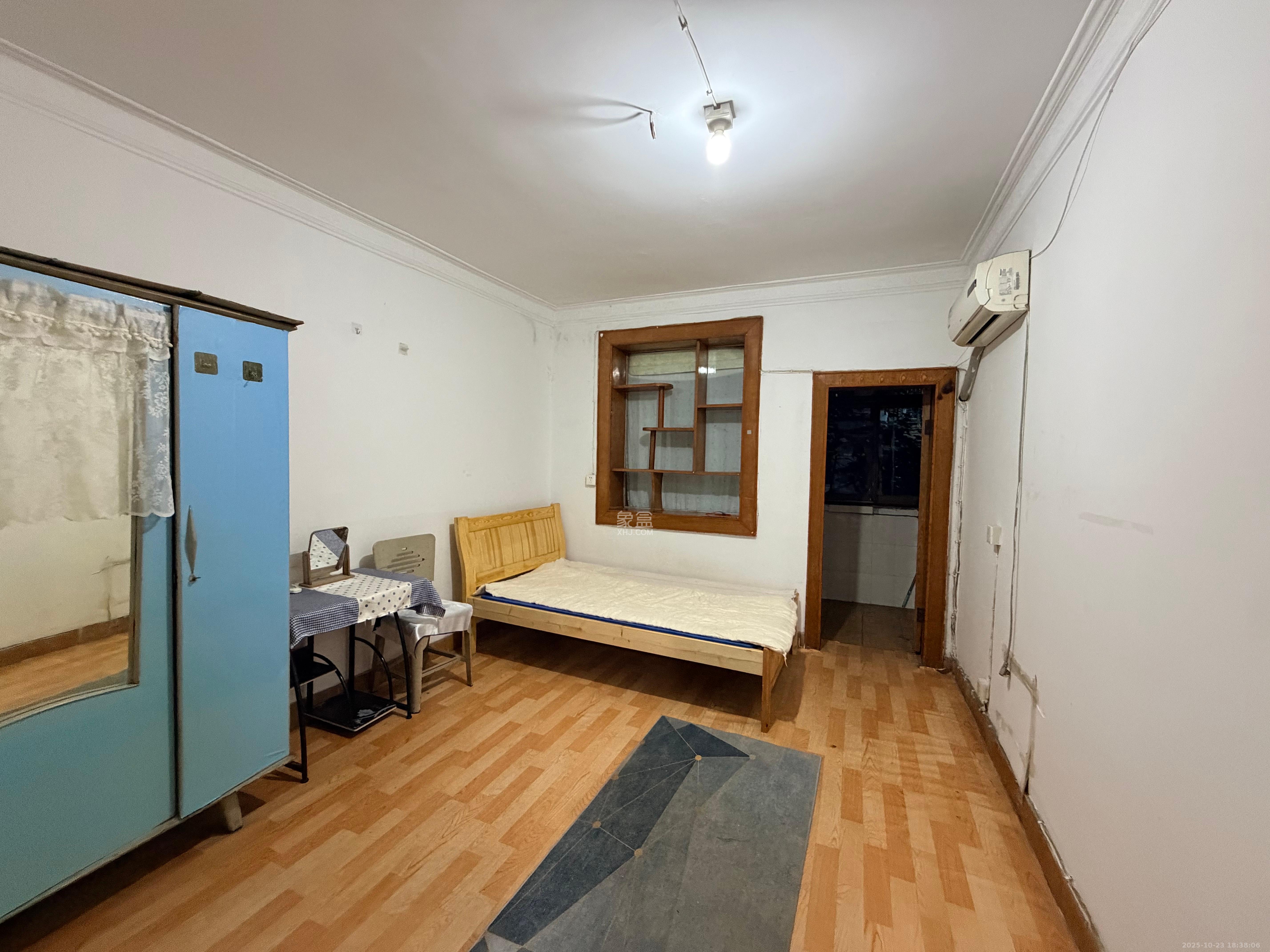 牛角塘社区  2室1厅1卫    1300.0元/月室内图