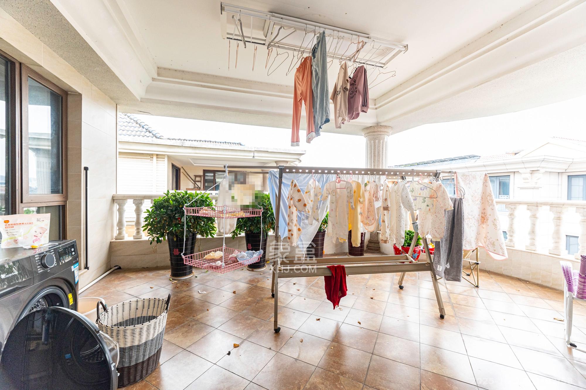 湘龙家园  8室3厅3卫    528.0万 湘龙家园  8室3厅3卫    528.0万阳台