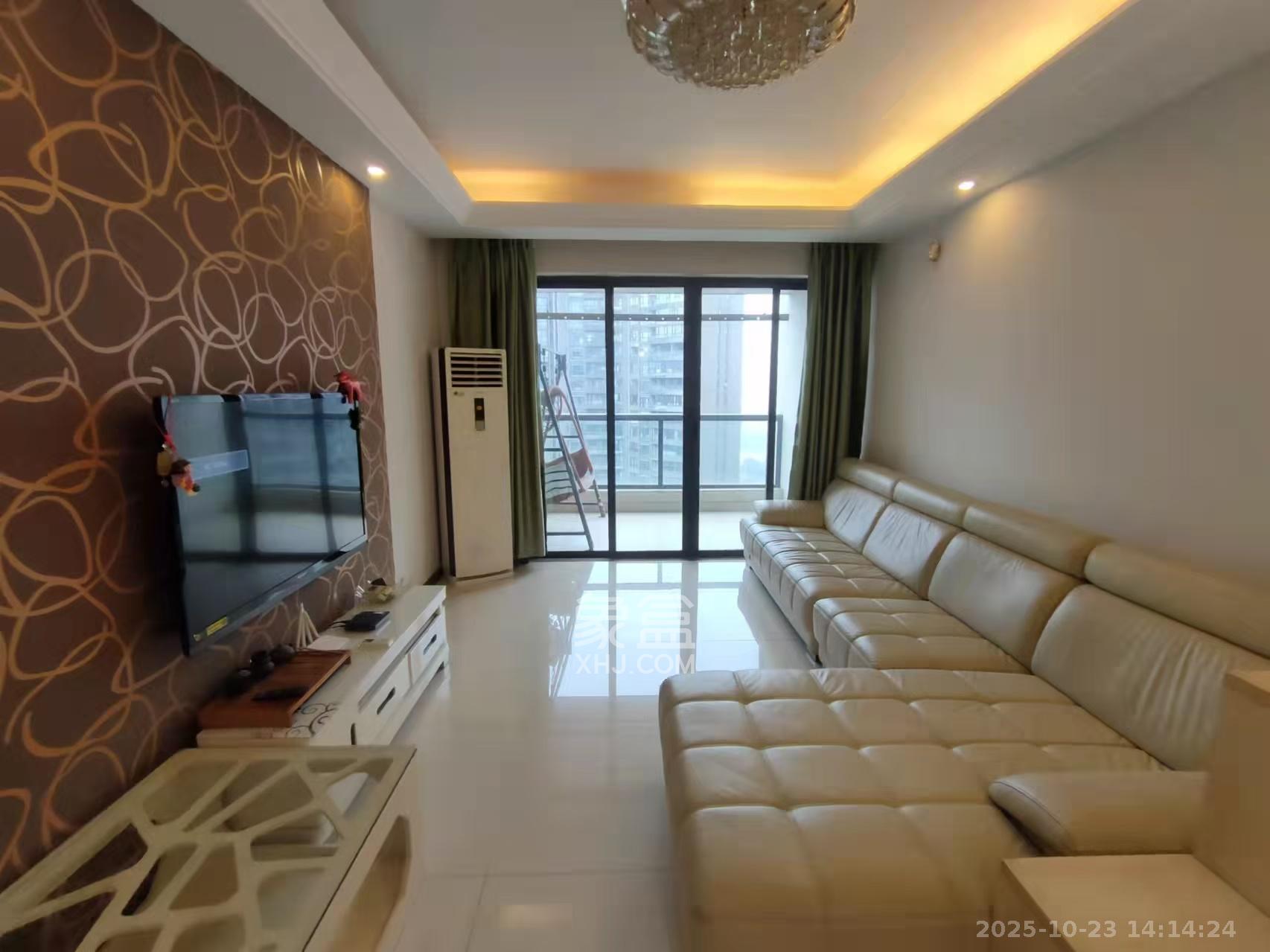 藏珑湖上国际花园  3室2厅1卫    3500.0元/月