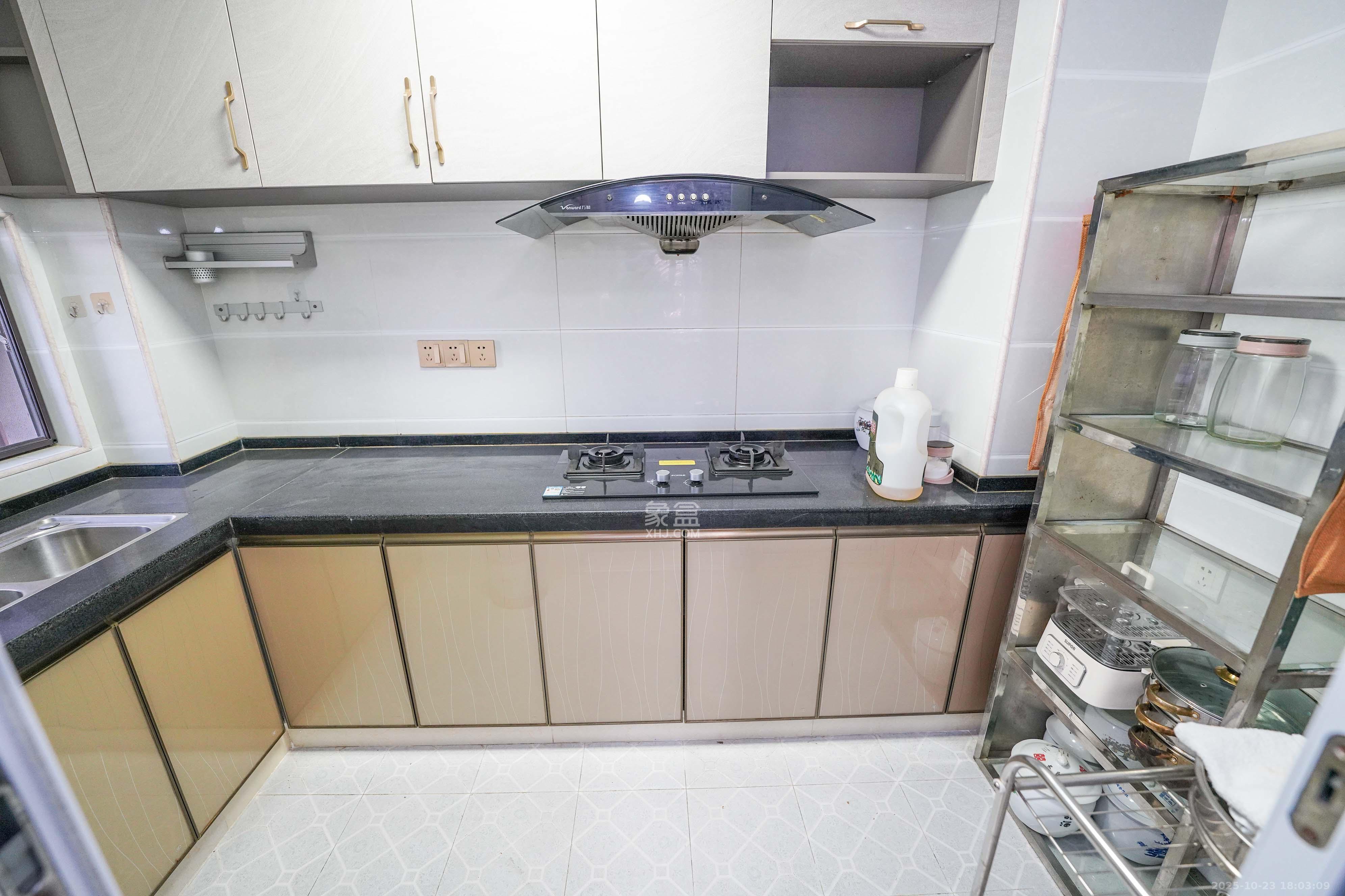 汇金城/嘉华城(二期、三期)  3室2厅2卫    120.0万 汇金城/嘉华城(二期、三期)  3室2厅2卫    120.0万厨房