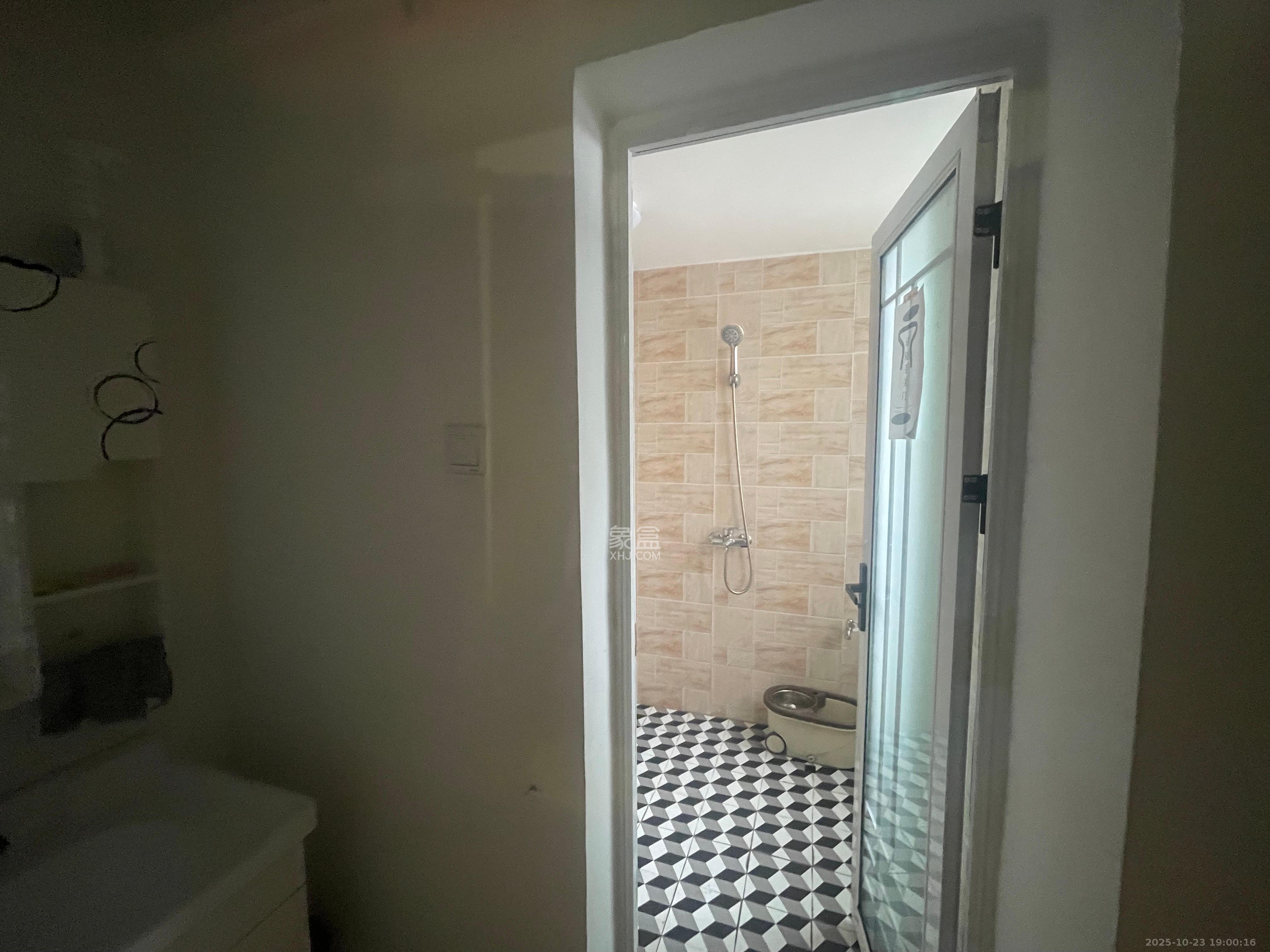 都市阳光大厦  4室2厅2卫    4200.0元/月室内图