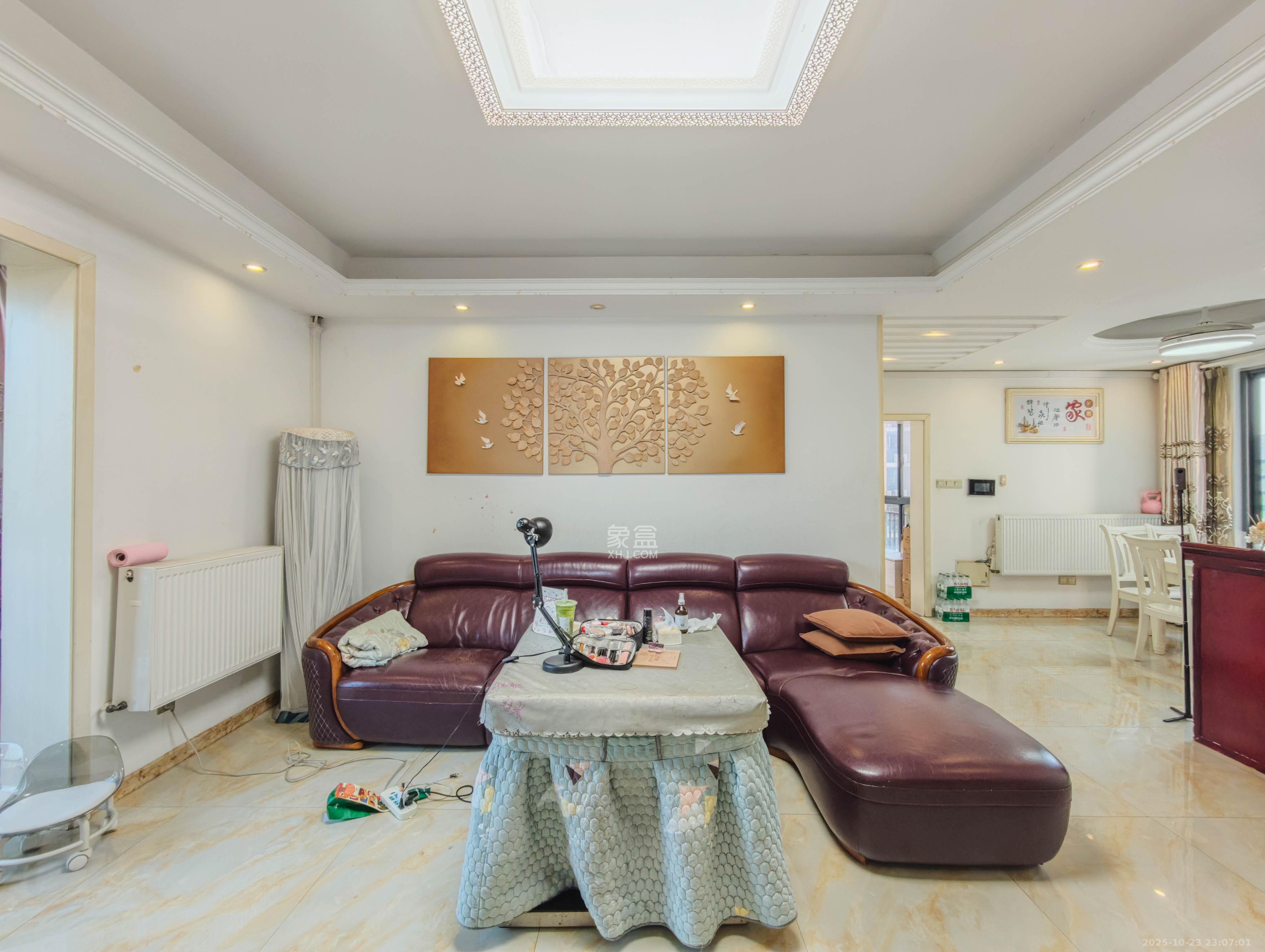 长房南屏锦源 4室2厅2卫 115.0万 长房南屏锦源 4室2厅2卫 115.0万客厅