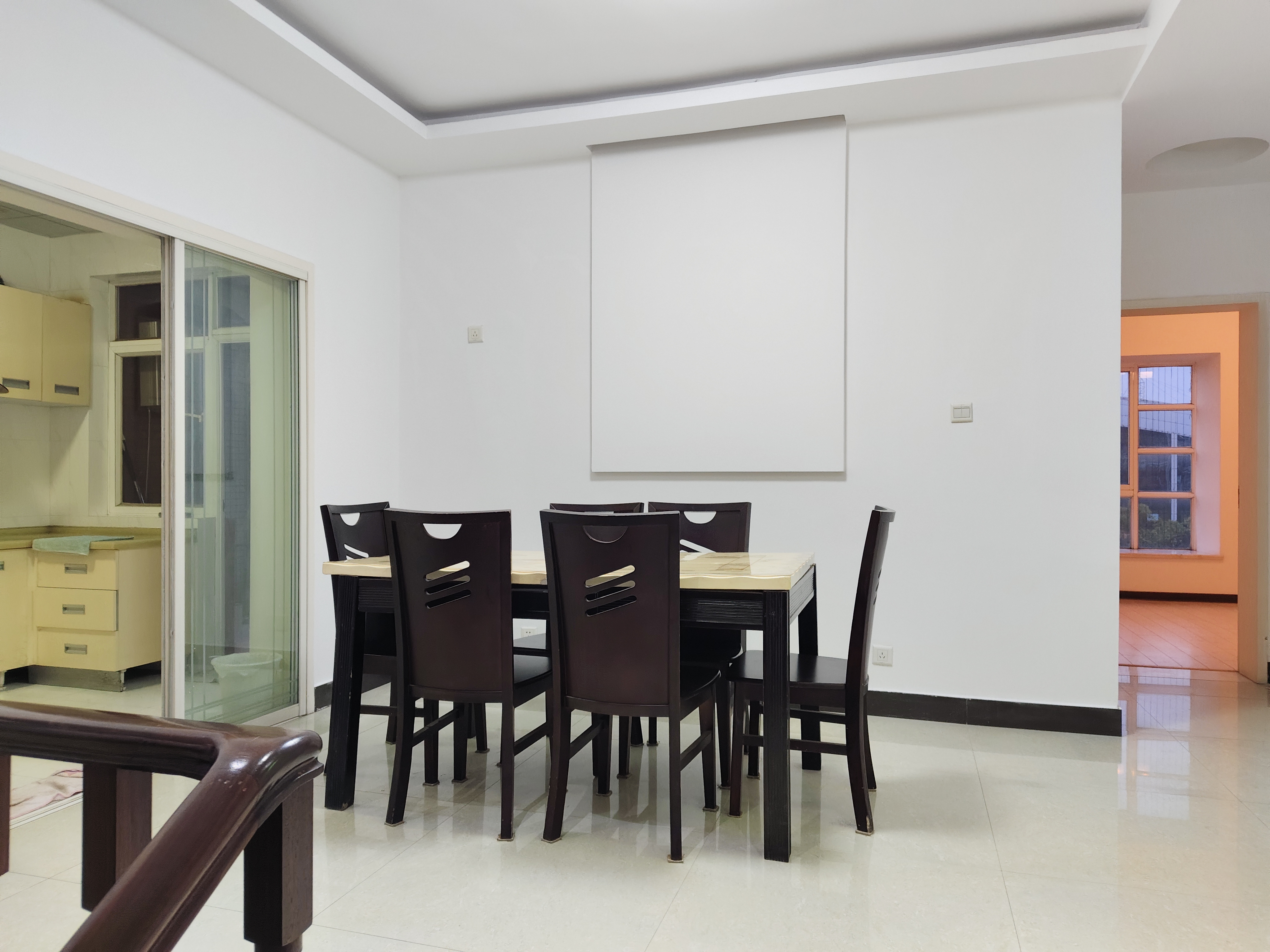 丽景雅苑  1室2厅2卫    40.0万客厅