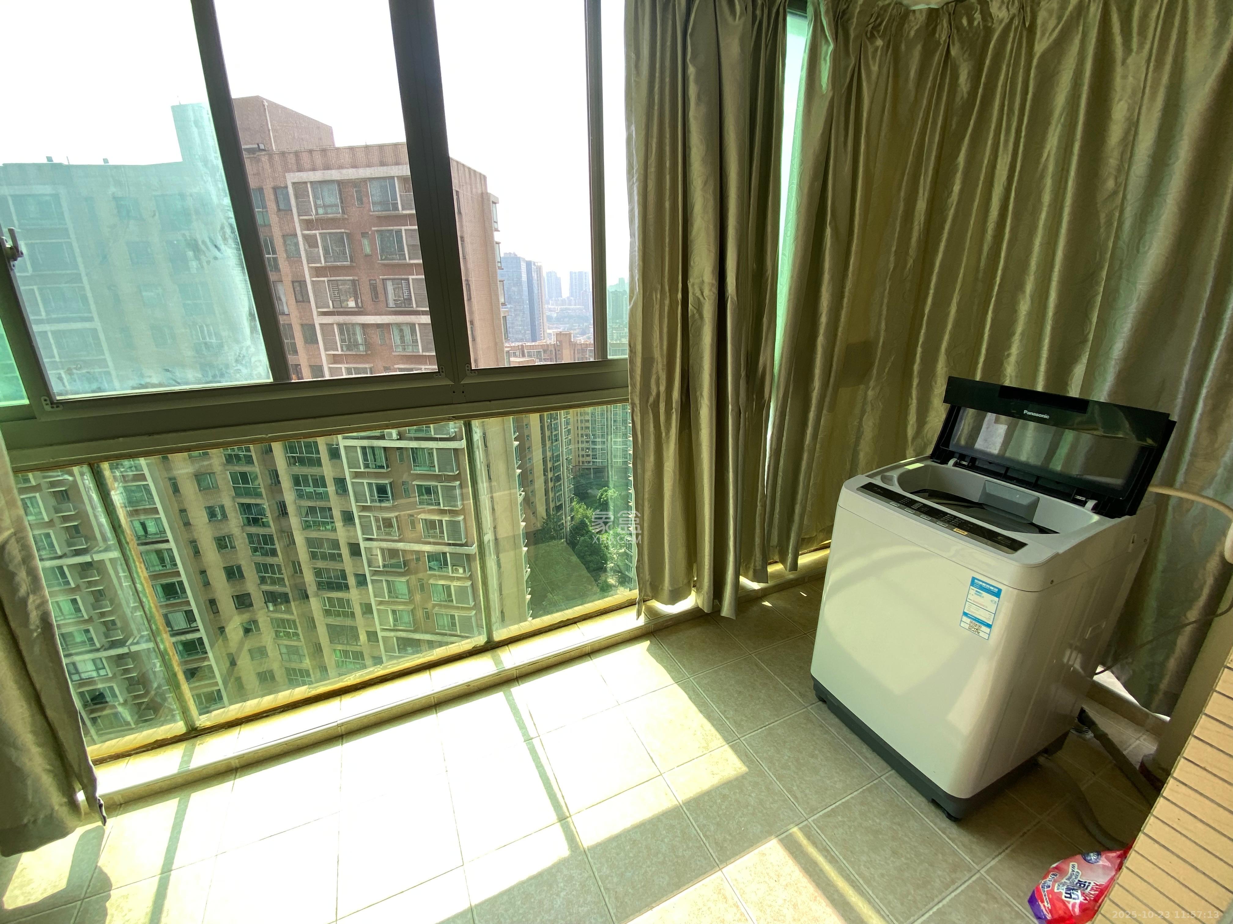 新城新世界一二三期  3室2厅1卫    2500.0元/月室内图