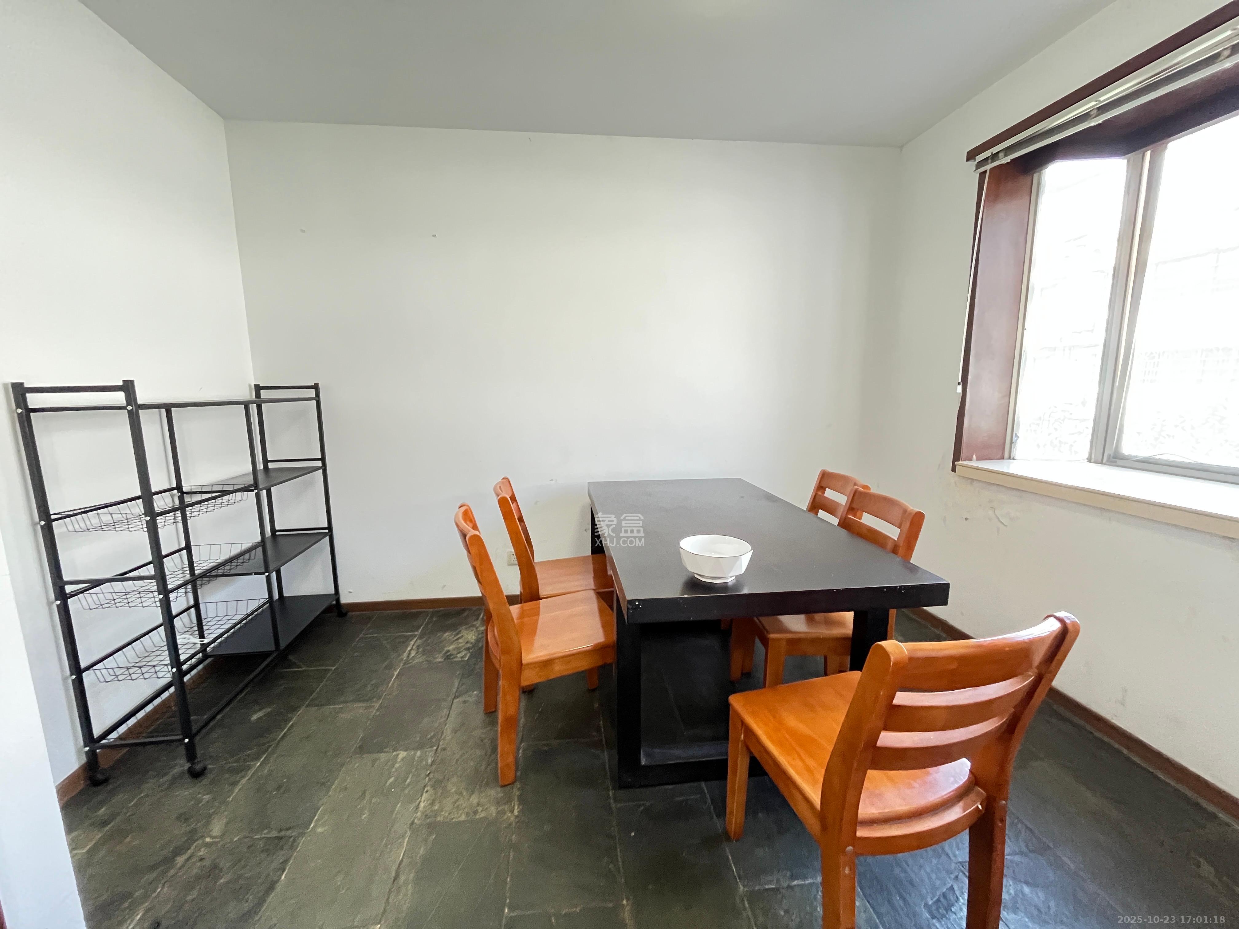 东南明苑  5室2厅2卫    1900.0元/月 东南明苑  5室2厅2卫    1900.0元/月室内图