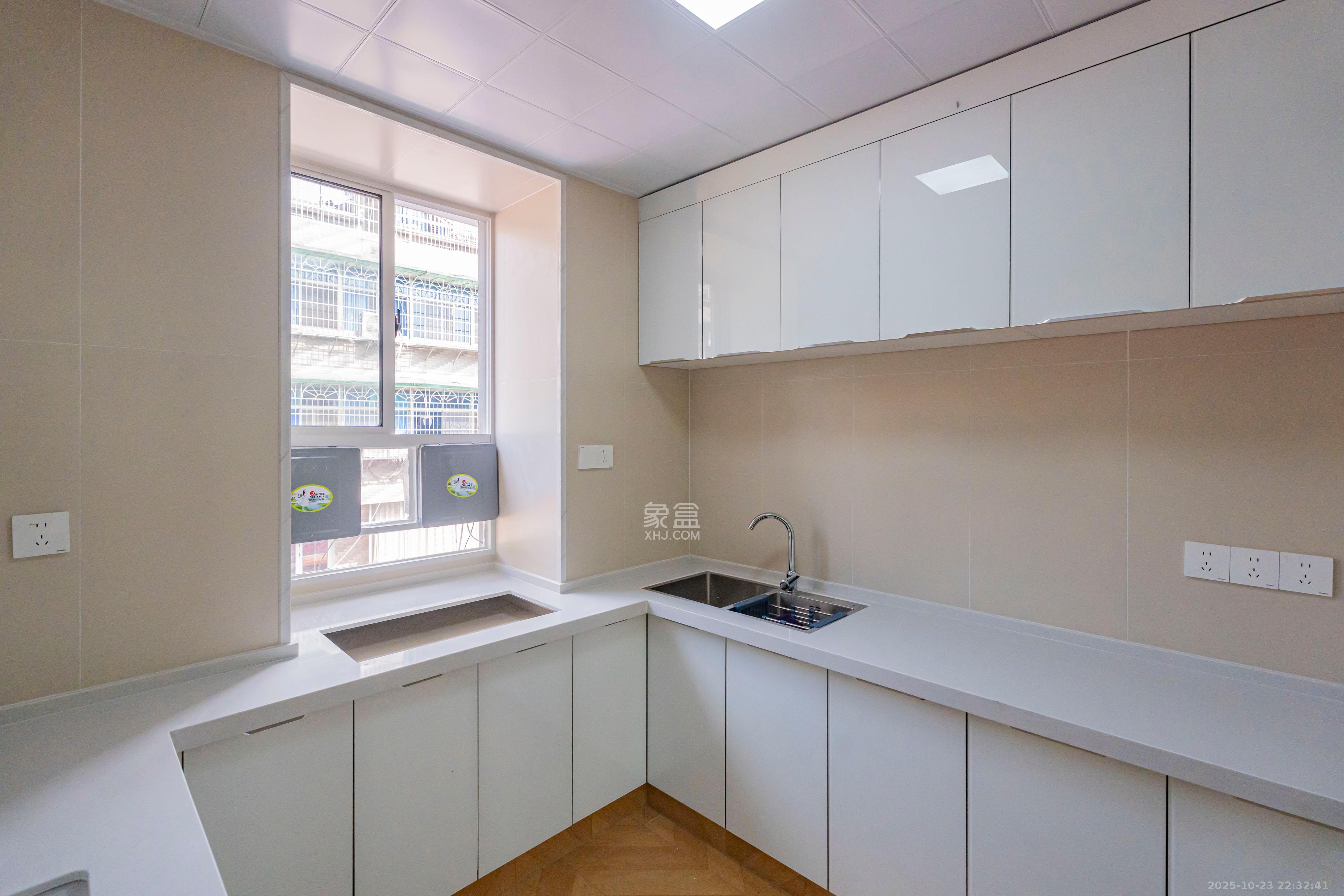 四方商贸城  3室2厅1卫    56.8万厨房