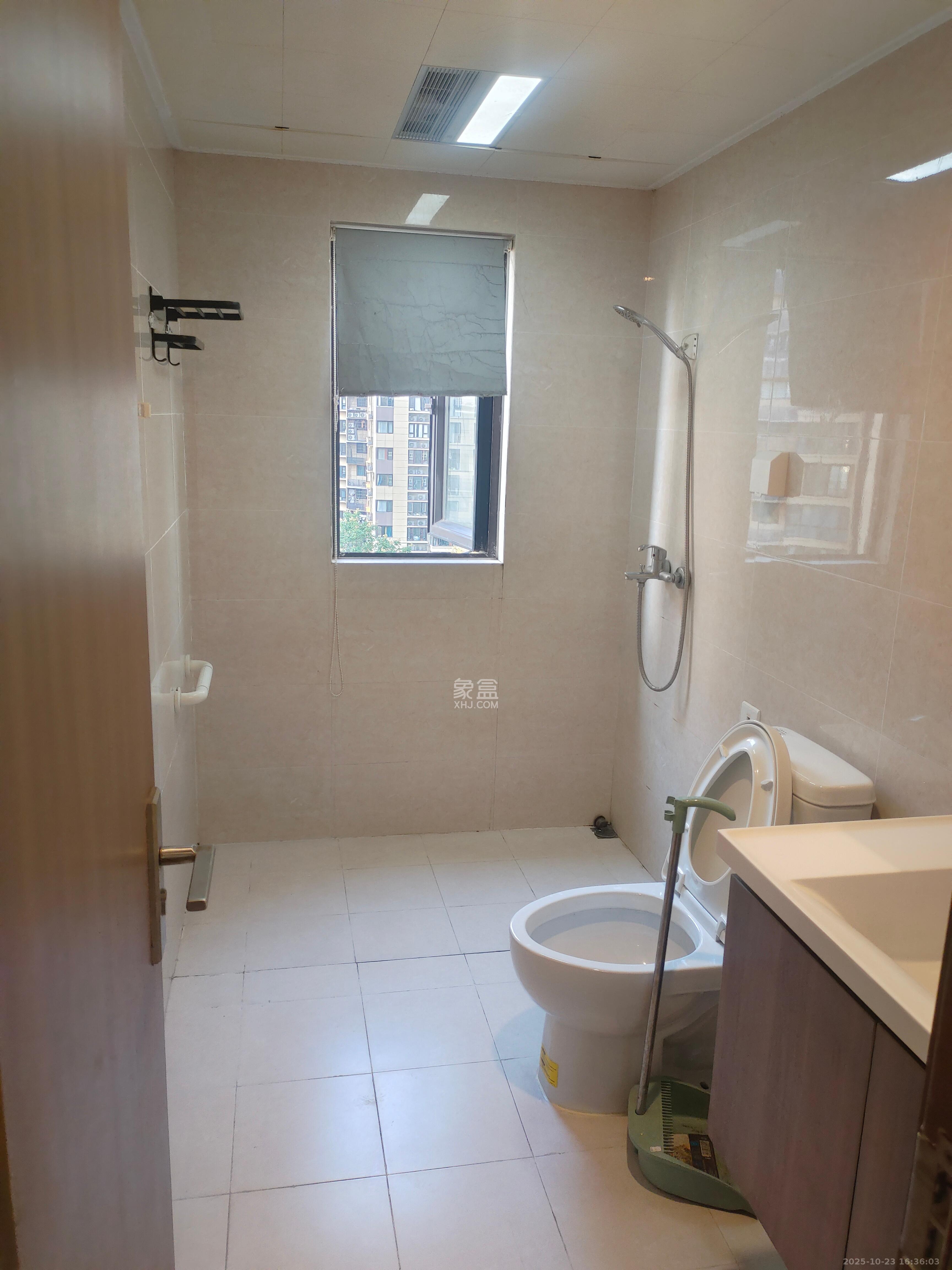 保利香槟国际  4室2厅2卫    2100.0元/月室内图