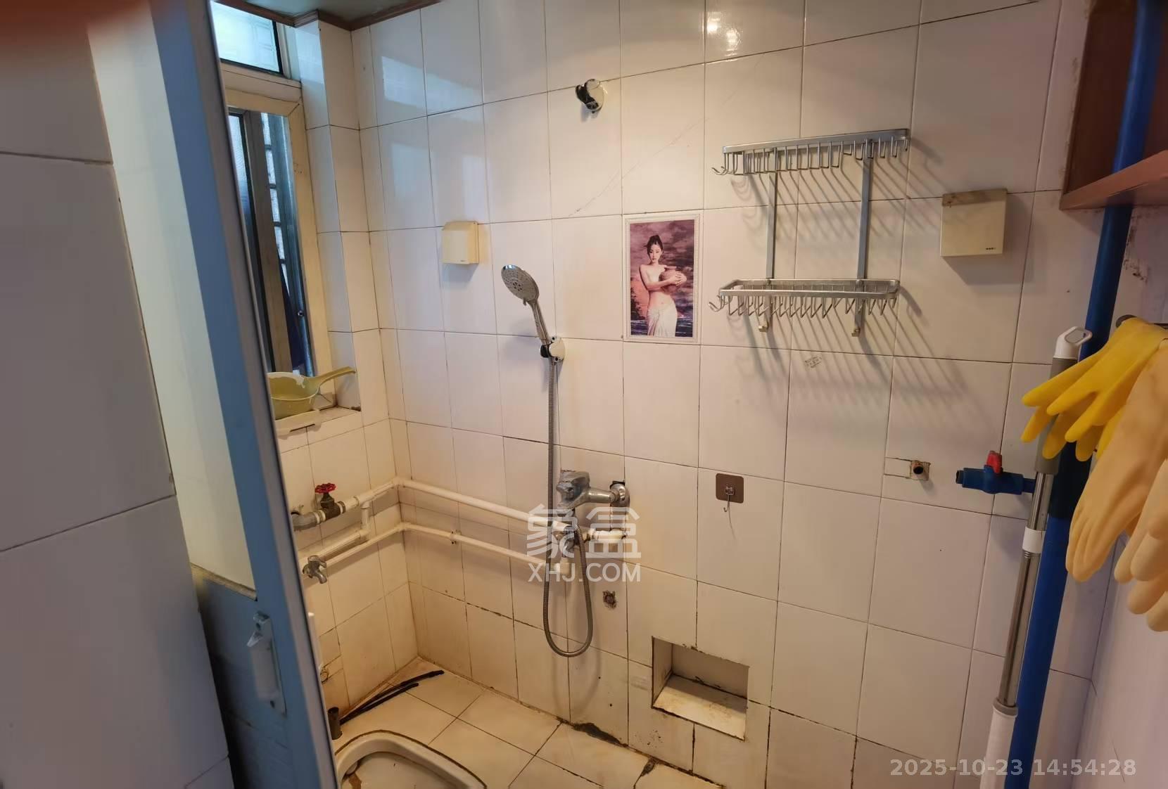 德政园  2室2厅1卫    1700.0元/月室内图