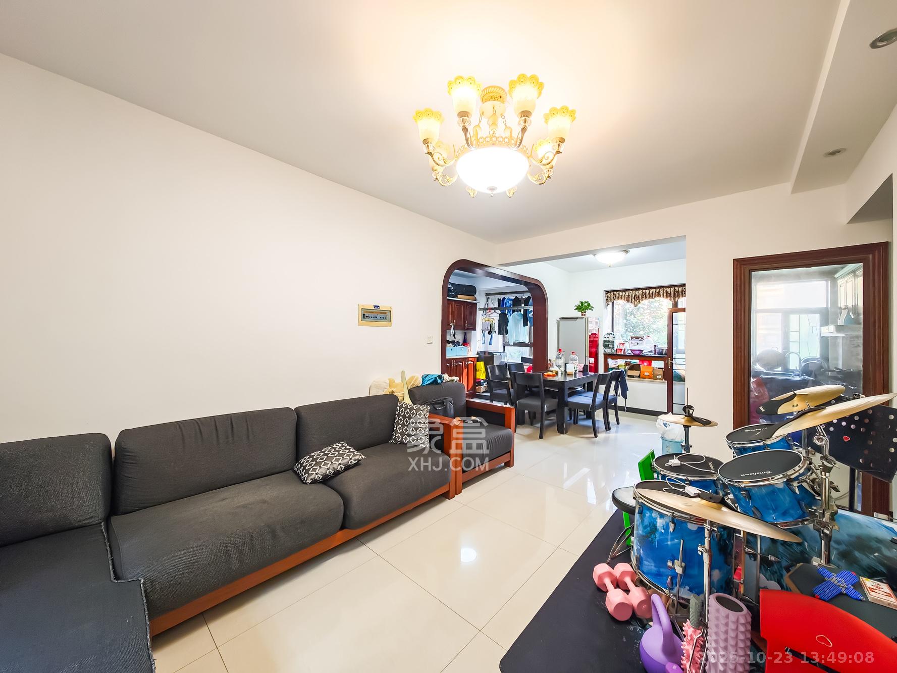 山语城二期  3室2厅1卫    68.0万客厅