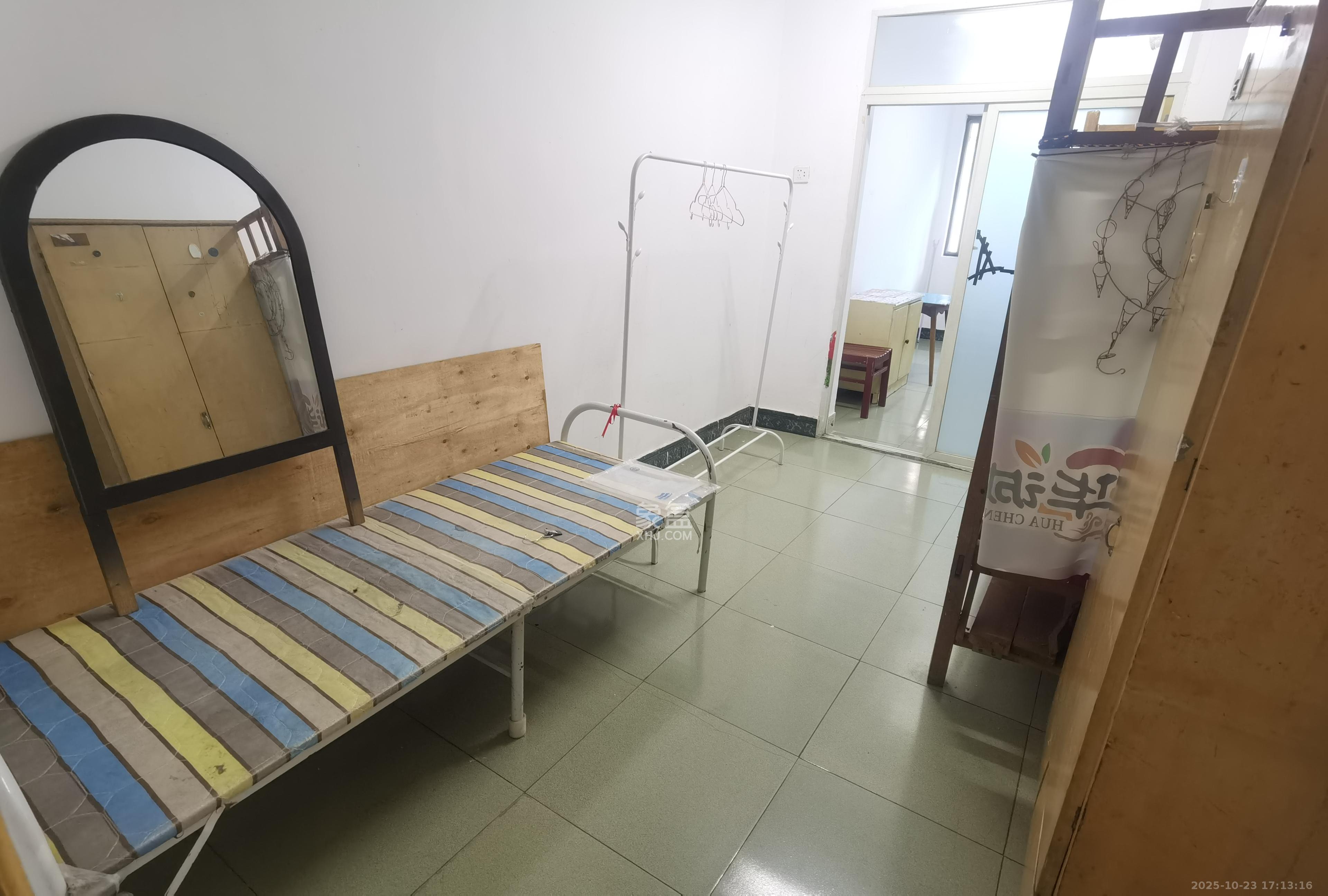 东风路地税局  4室1厅1卫    1500.0元/月室内图