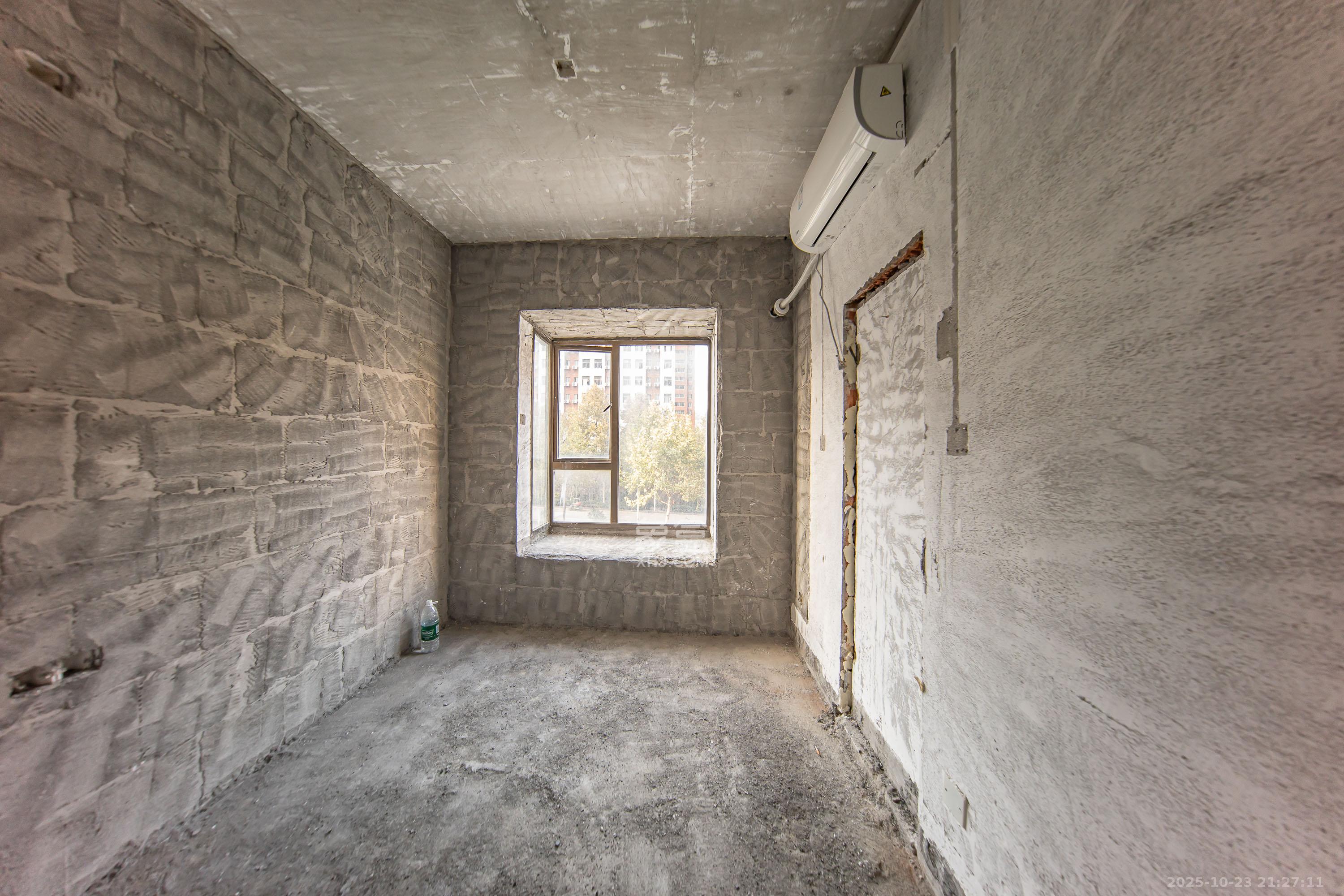 江山帝景哈佛  5室2厅2卫    103.8万卧室